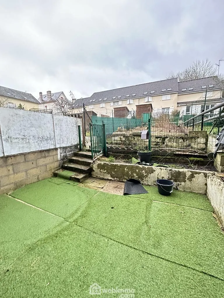 Maison de ville rénovée de 78 m² à Laon, idéale pour achat ou investissement 