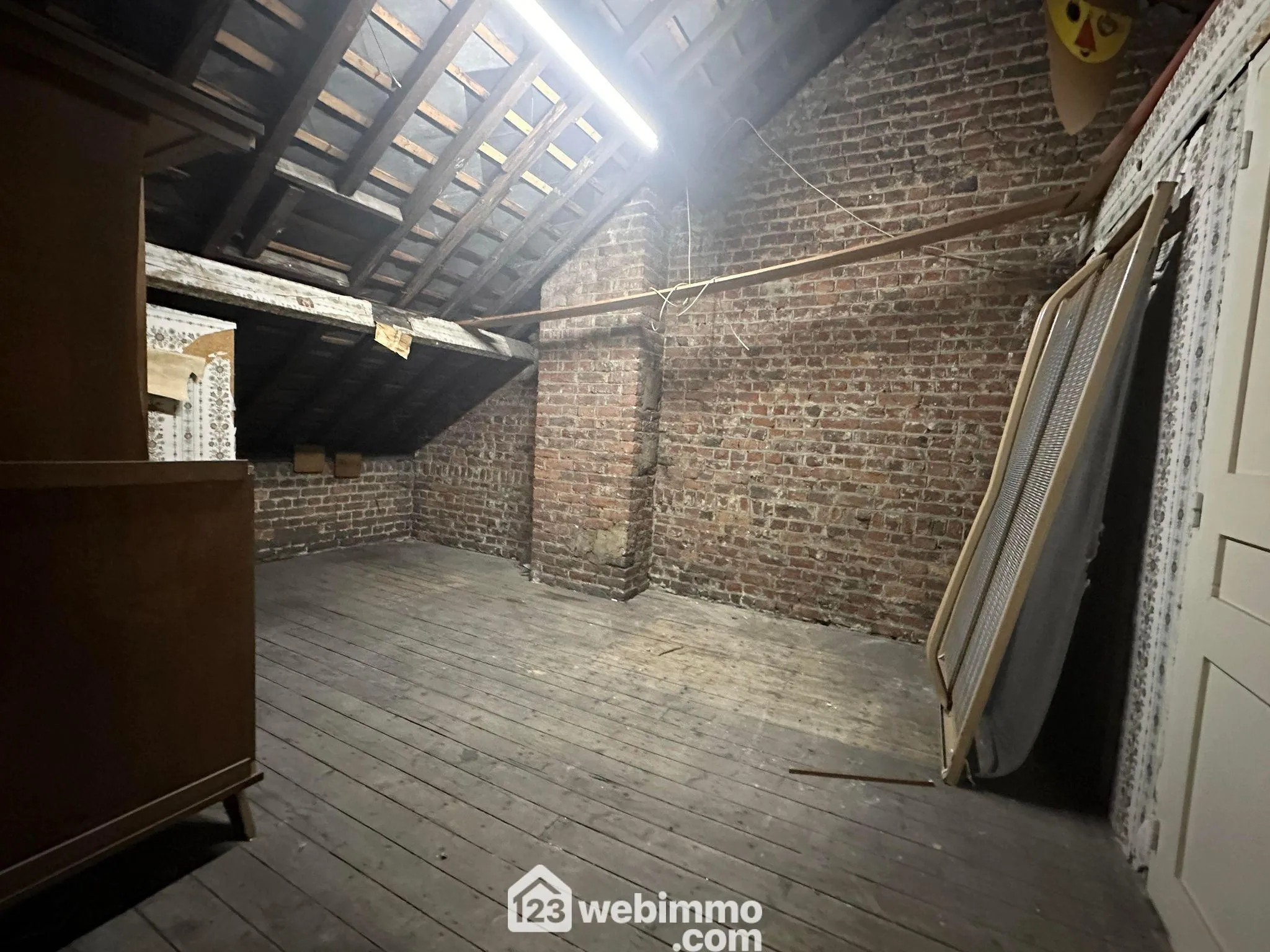 Maison de ville rénovée de 78 m² à Laon, idéale pour achat ou investissement 