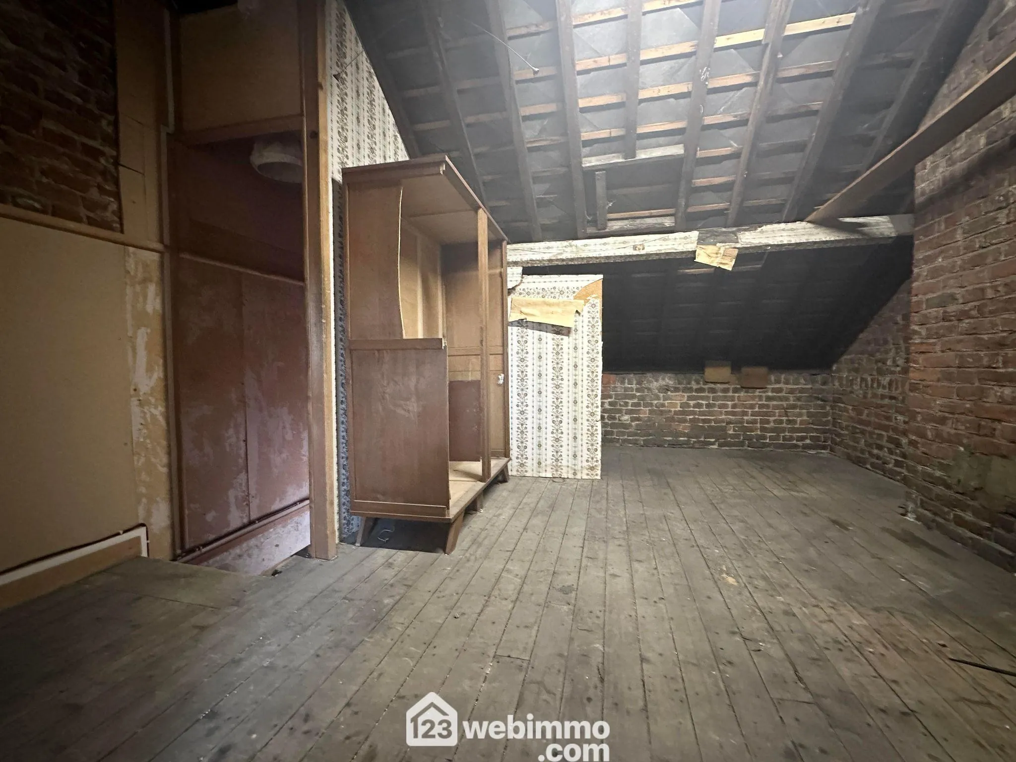 Maison de ville rénovée de 78 m² à Laon, idéale pour achat ou investissement 