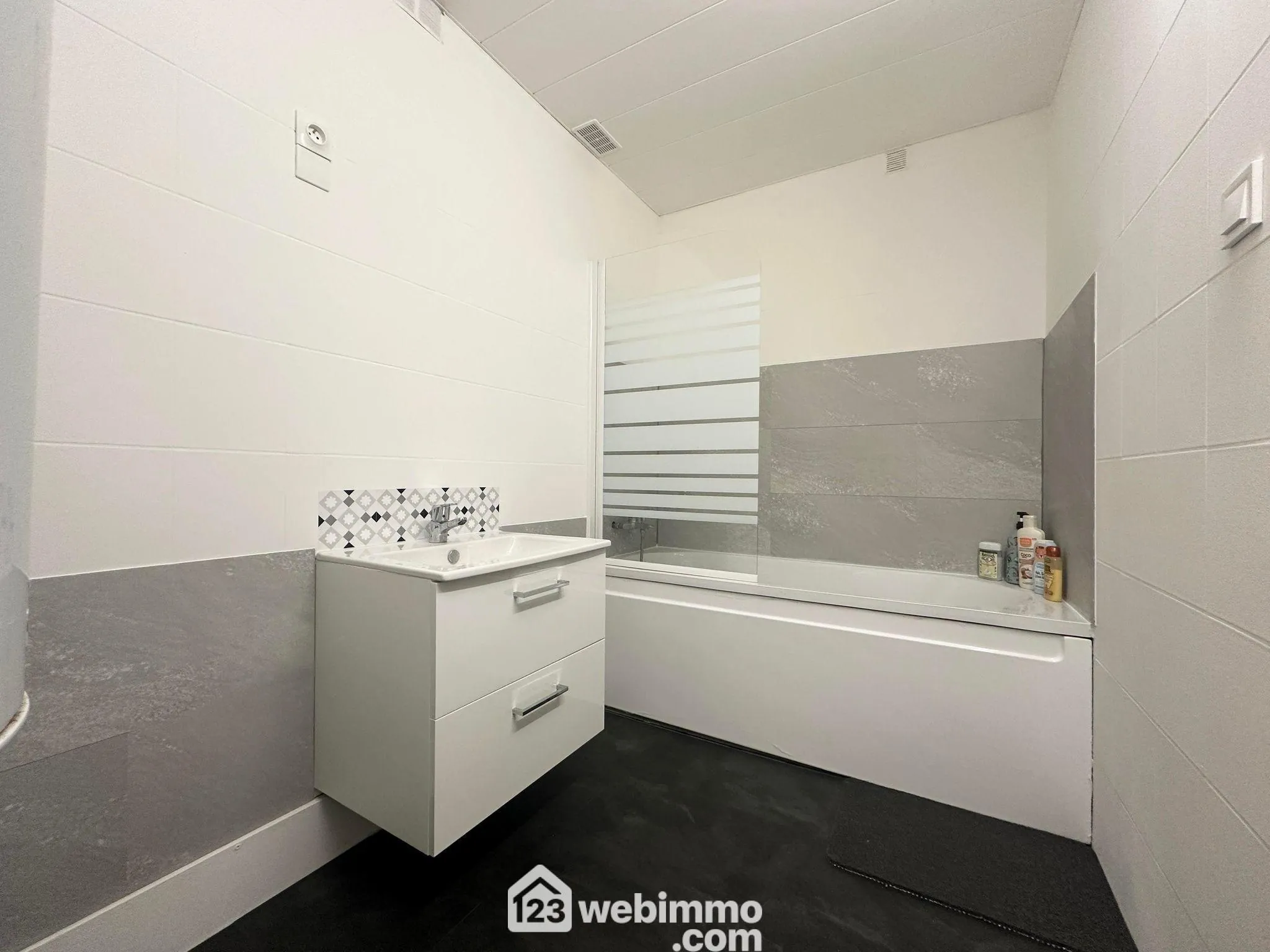 Maison de ville rénovée de 78 m² à Laon, idéale pour achat ou investissement 