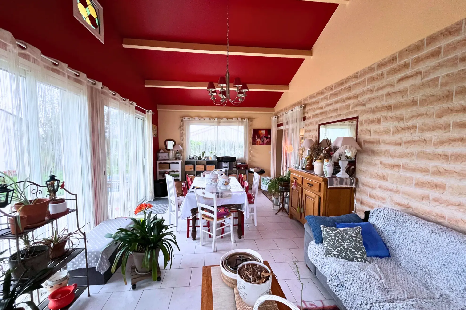 Maison familiale de 127 m² avec terrasse, piscine et dépendance à Jarnac 