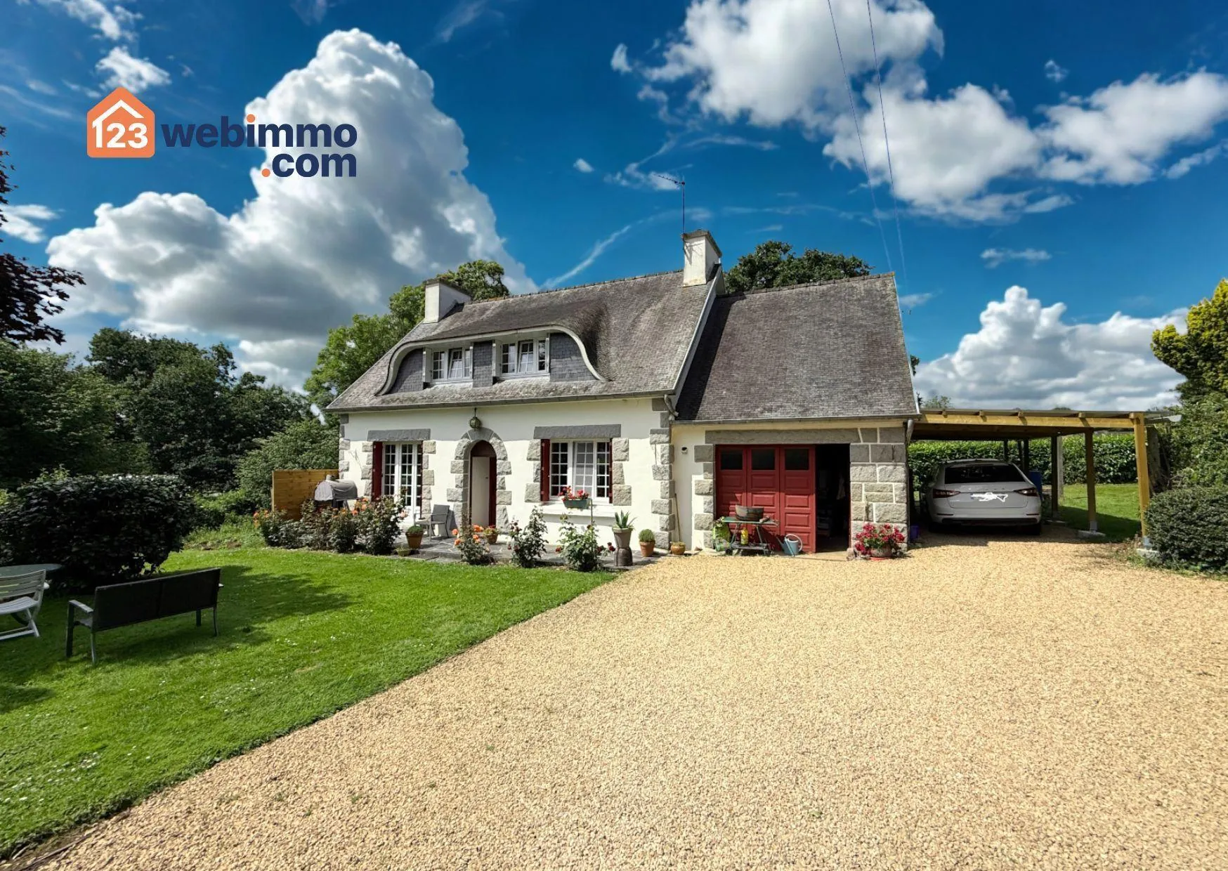 Maison de 97 m² à Ploumilliau avec jardin et garage, proche des plages 