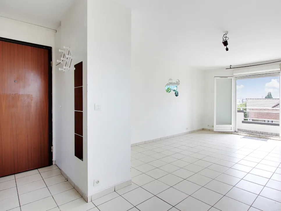 Appartement de 28 m² avec garage à Fresnes – Emplacement idéal 