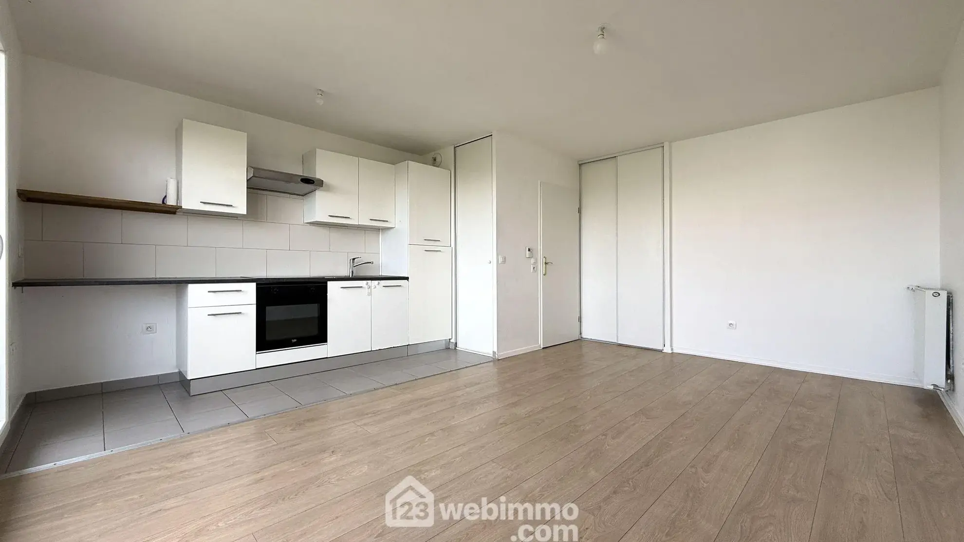 Appartement 2 pièces avec balcon à Sucy-en-Brie – Dernier étage, vue panoramique 