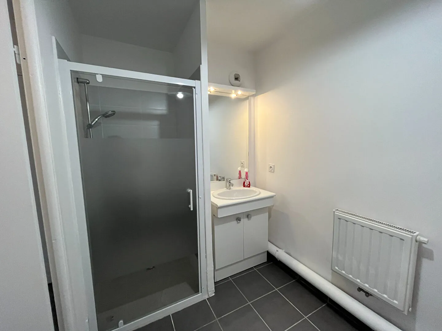 Appartement 2 pièces avec terrasse et parking à Avignon 