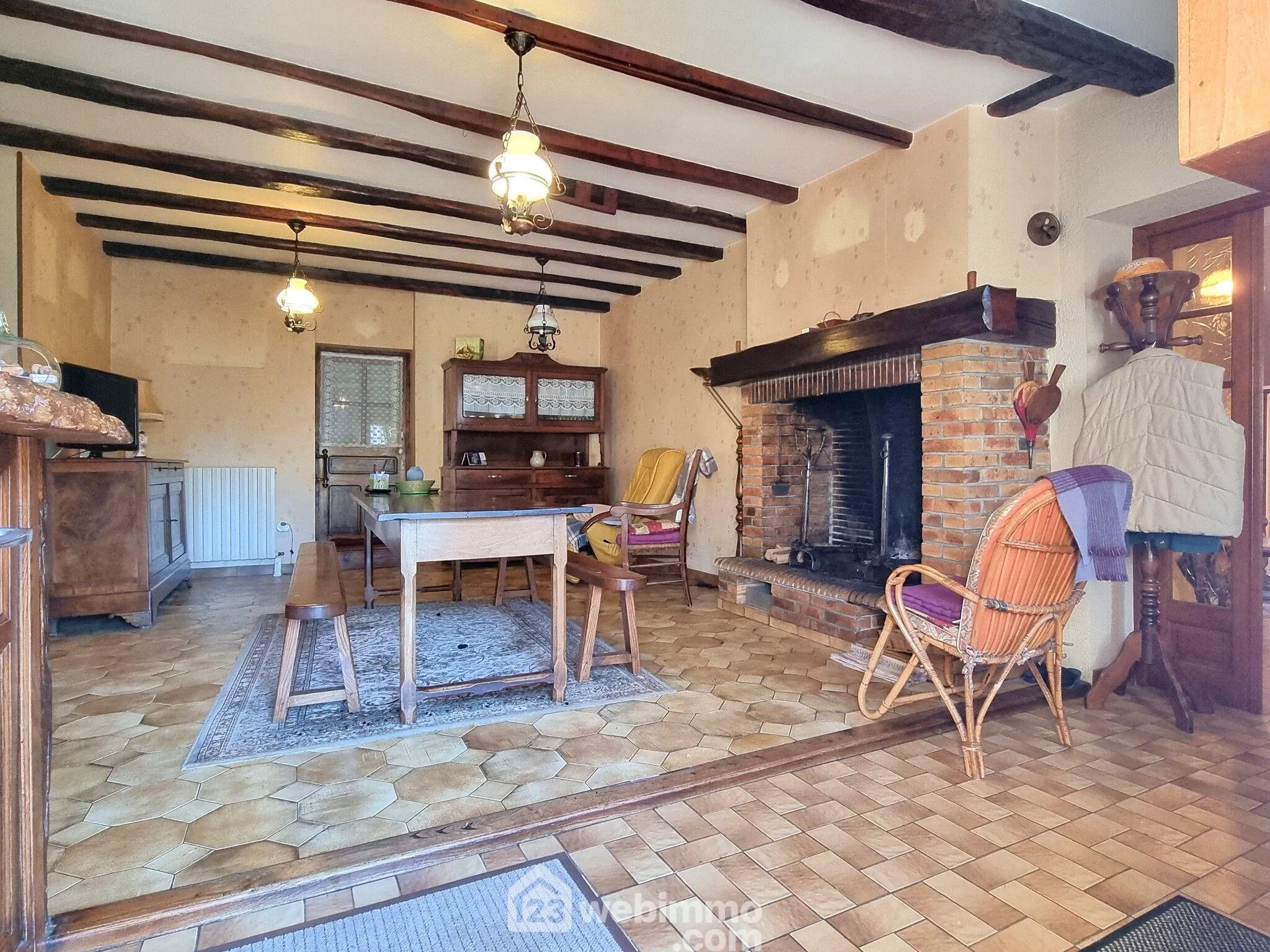 Magnifique maison longueère de 160 m2 à Pamproux avec terrain arboré 