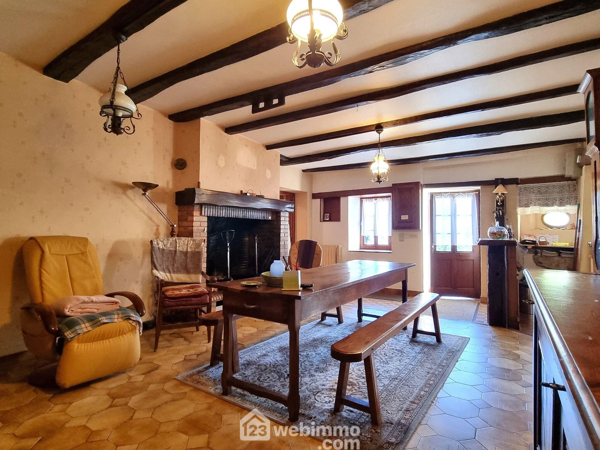 Magnifique maison longueère de 160 m2 à Pamproux avec terrain arboré 