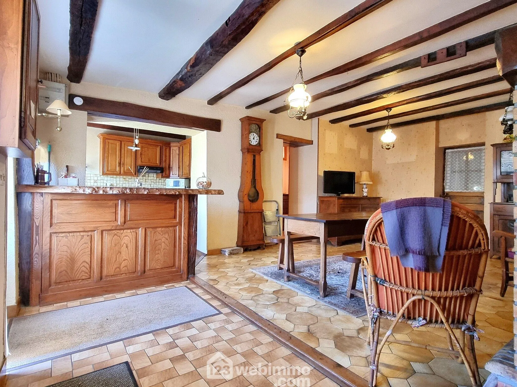 Magnifique maison longueère de 160 m2 à Pamproux avec terrain arboré 