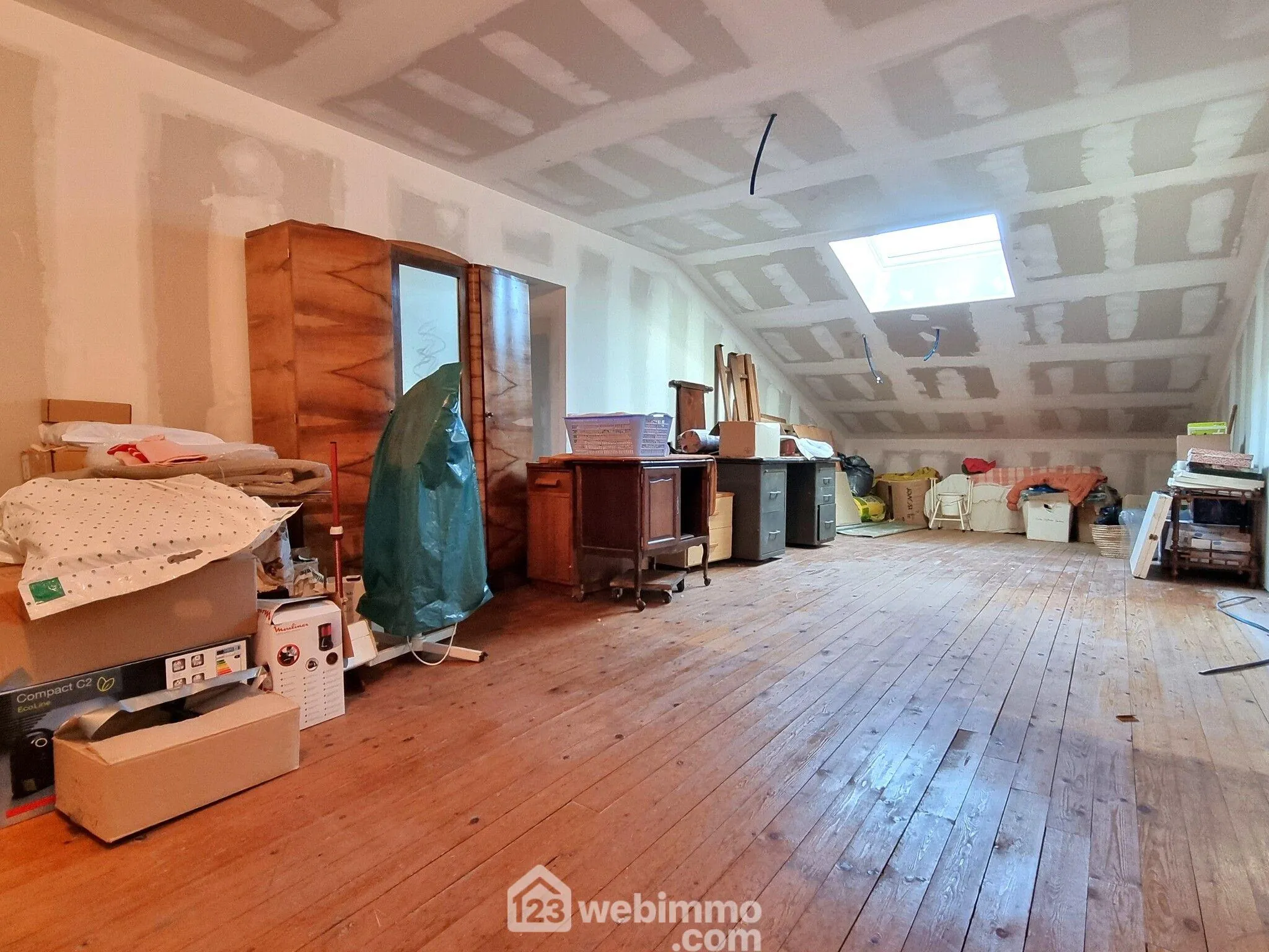 Magnifique maison longueère de 160 m2 à Pamproux avec terrain arboré 