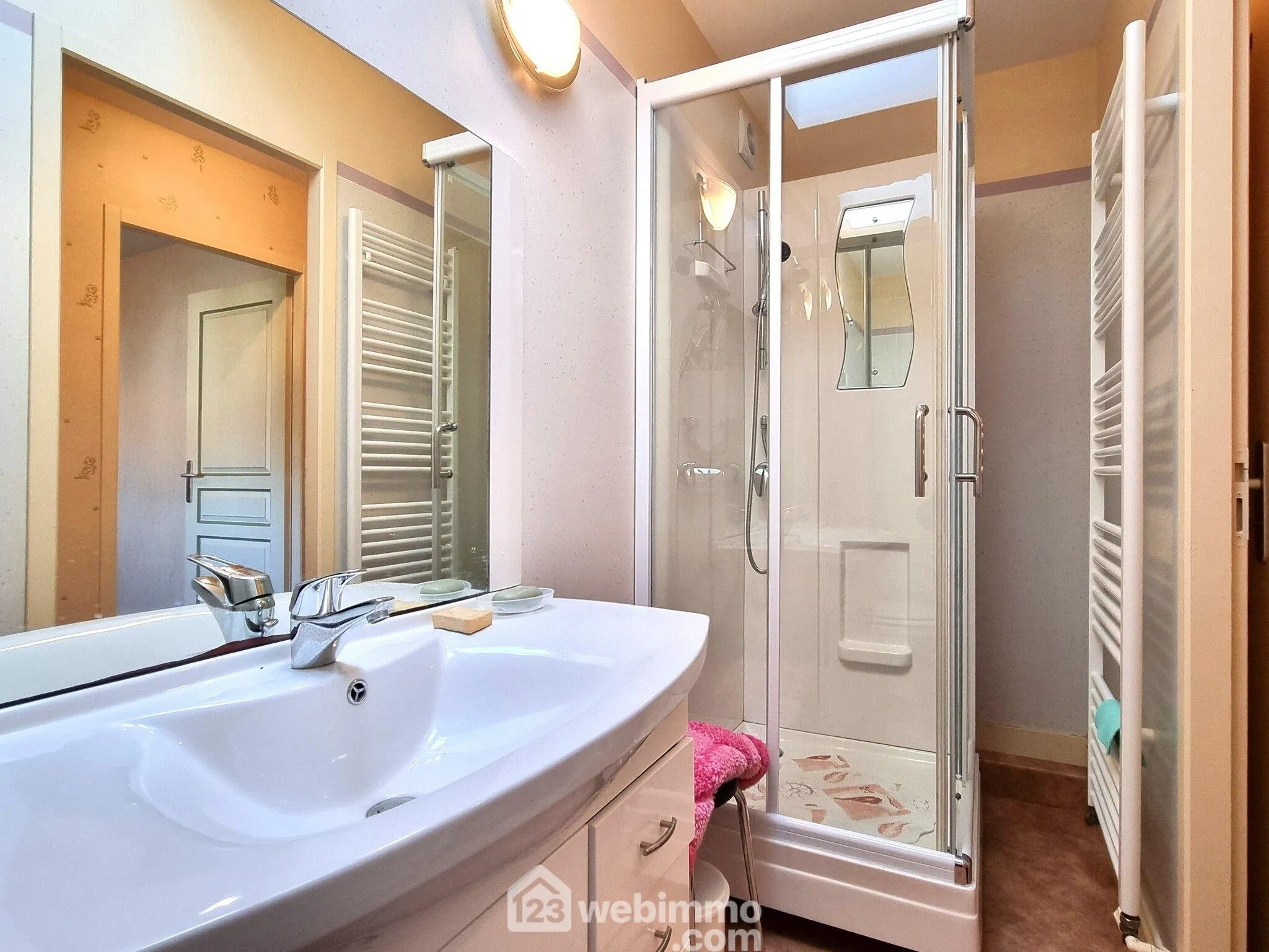 Magnifique maison longueère de 160 m2 à Pamproux avec terrain arboré 