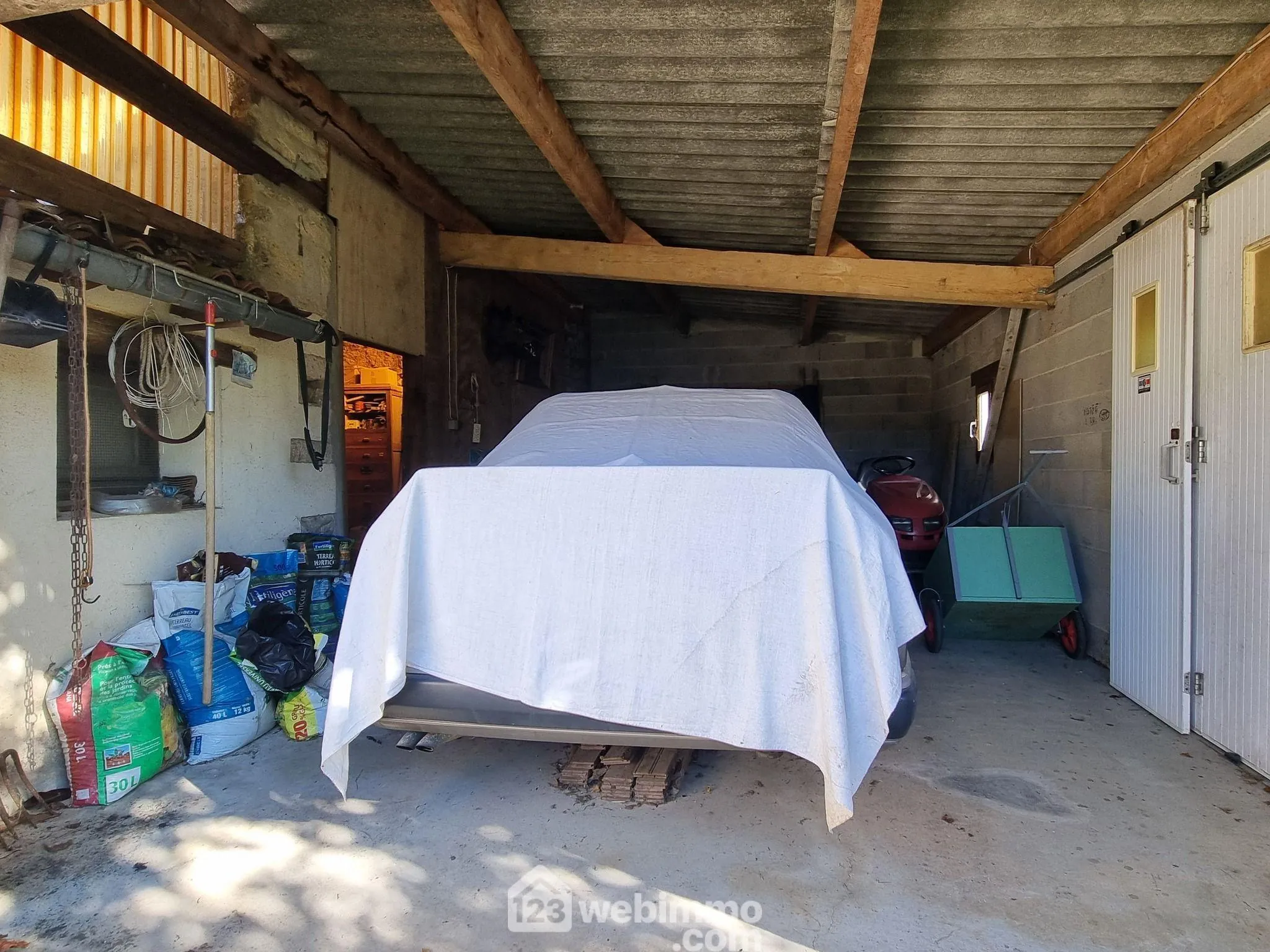 Magnifique maison longueère de 160 m2 à Pamproux avec terrain arboré 