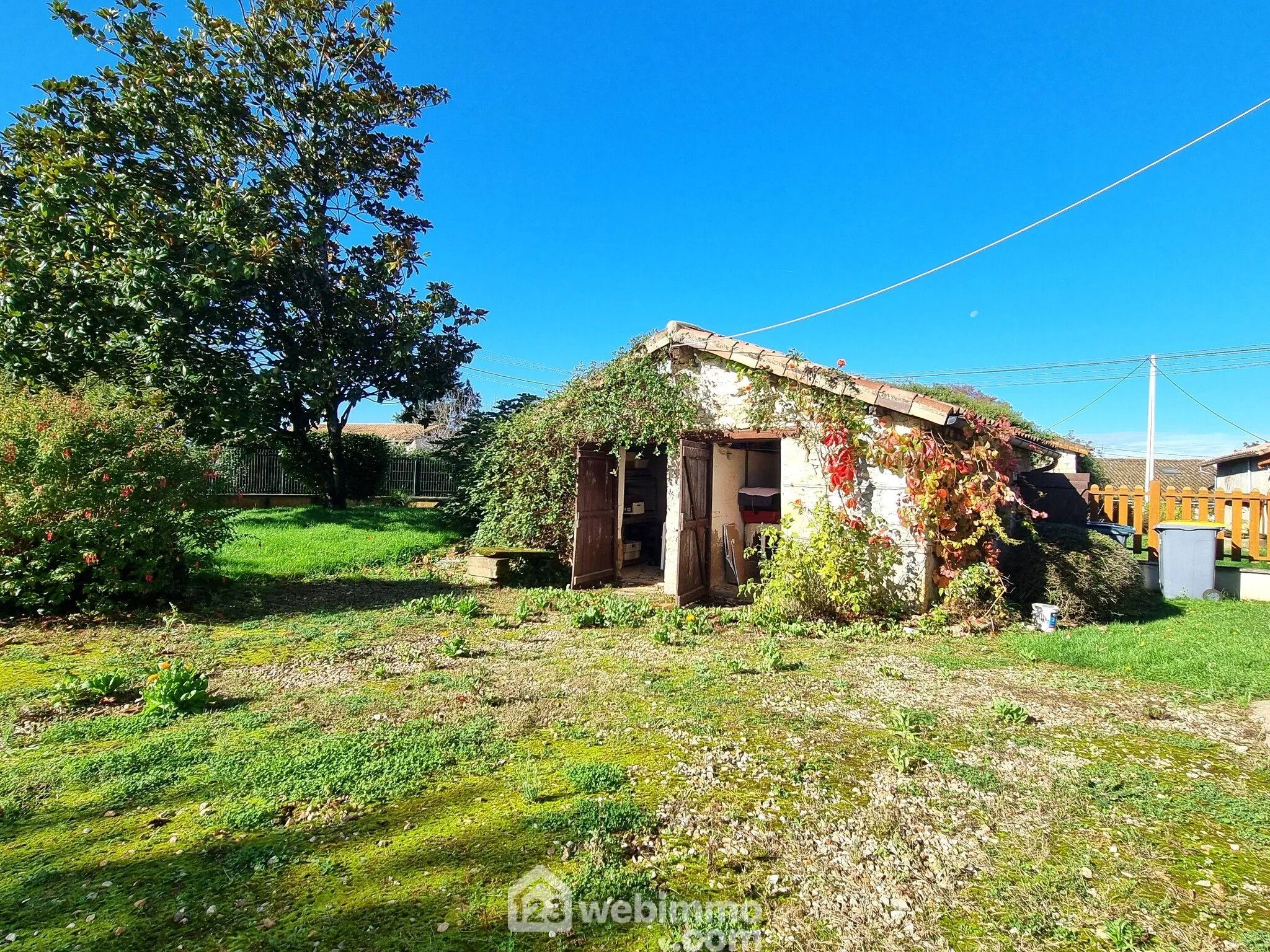 Magnifique maison longueère de 160 m2 à Pamproux avec terrain arboré 