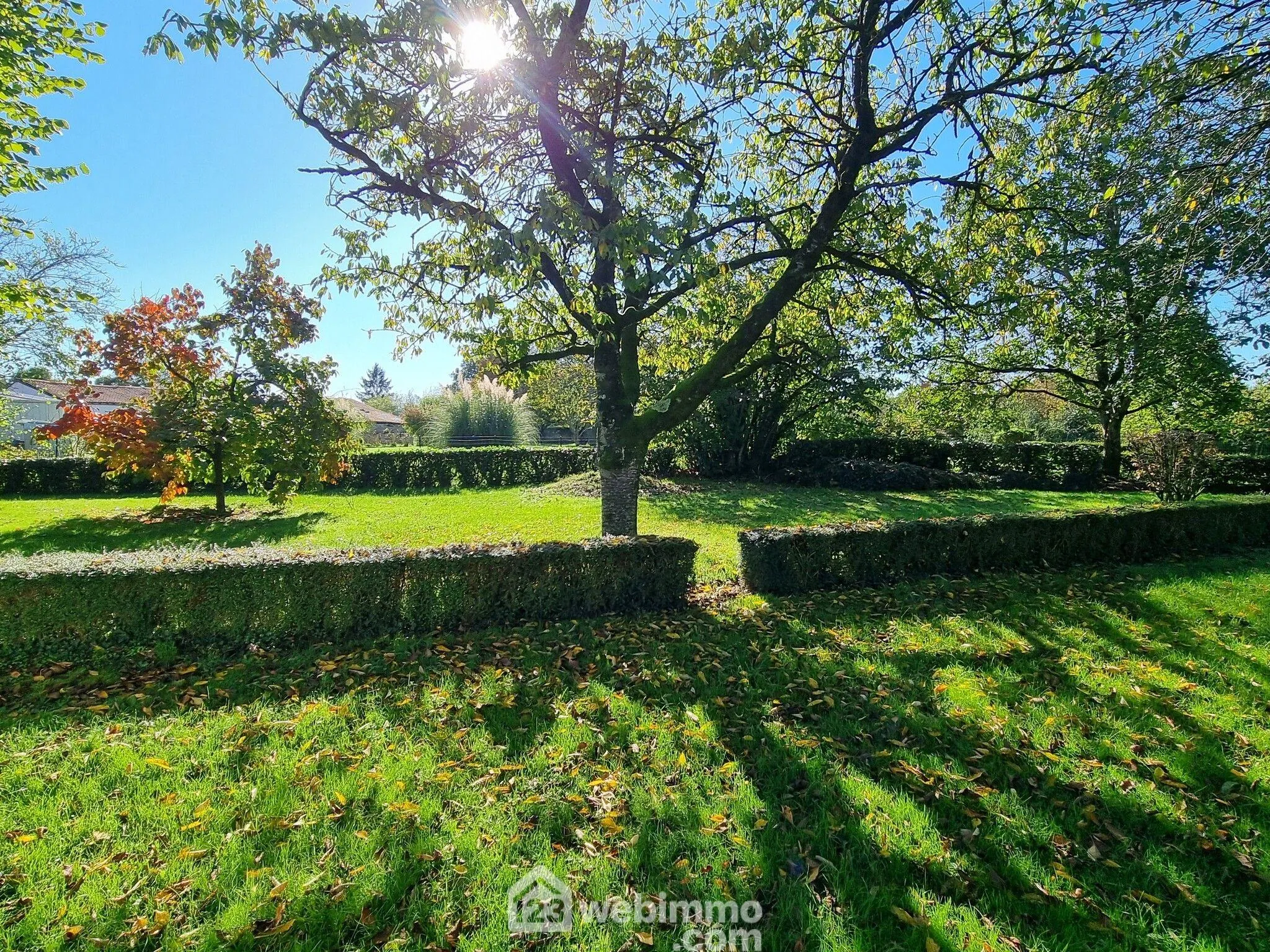 Magnifique maison longueère de 160 m2 à Pamproux avec terrain arboré 