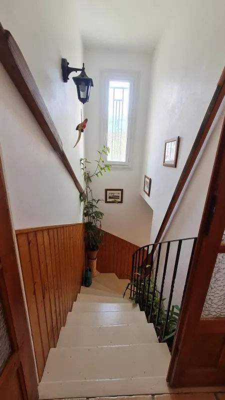 Maison à vendre à Avignon avec jardin, garage et rénovations modernes 