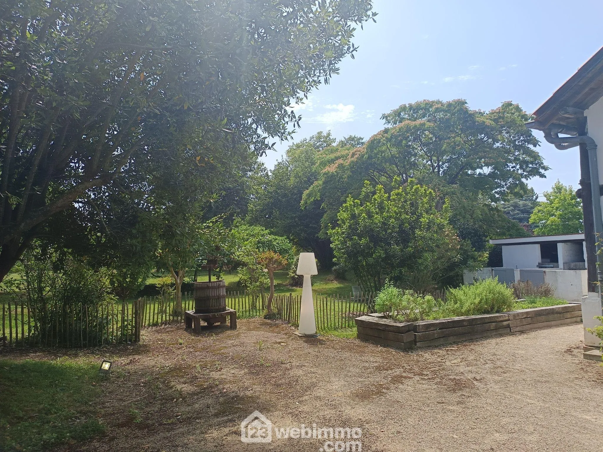 Belle maison à Brassempouy avec grand volume et terrain de 2524 m² 