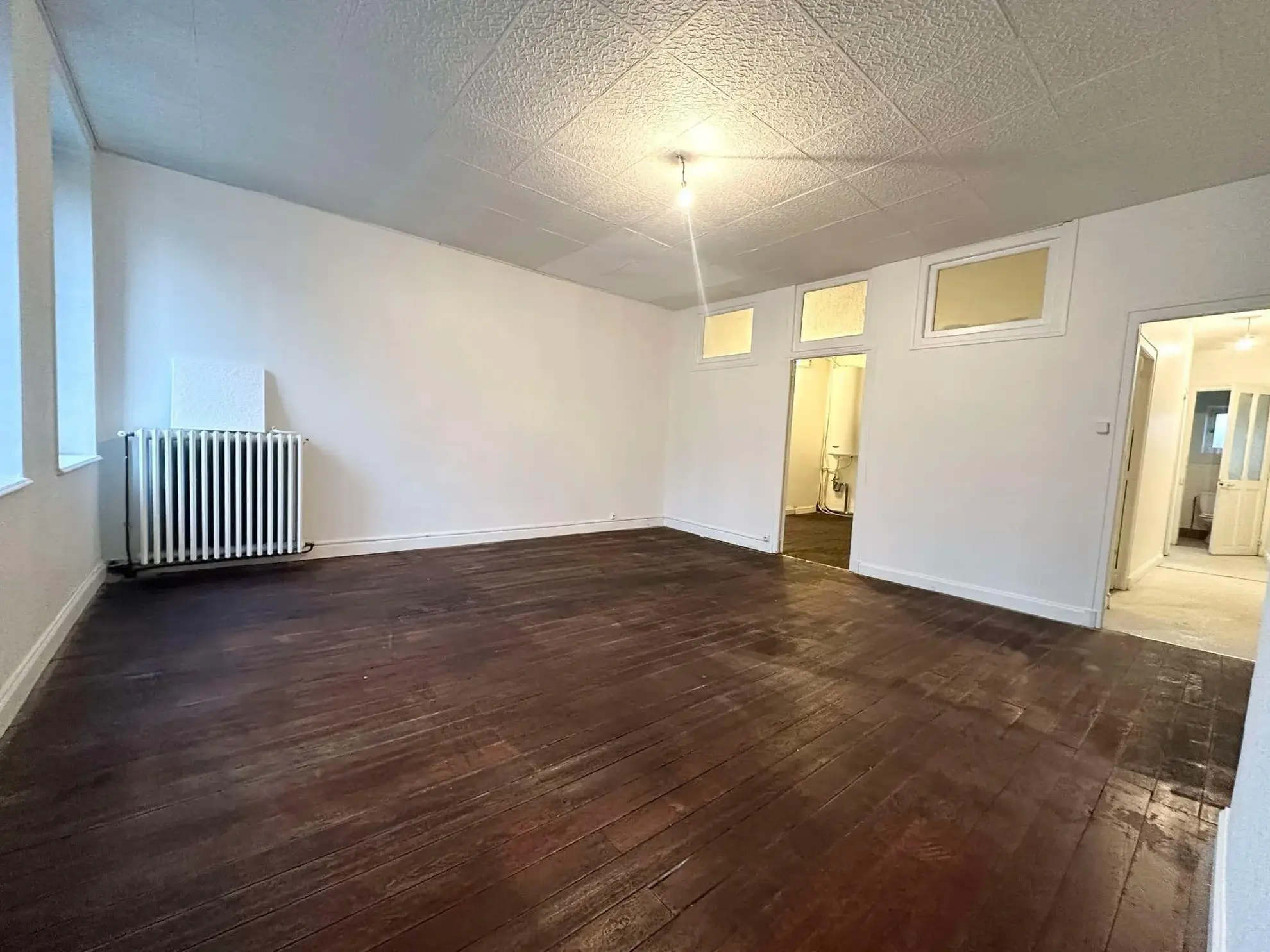 Immeuble de 214 m² avec local commercial et appartement à Bruyères-et-Montbérault 