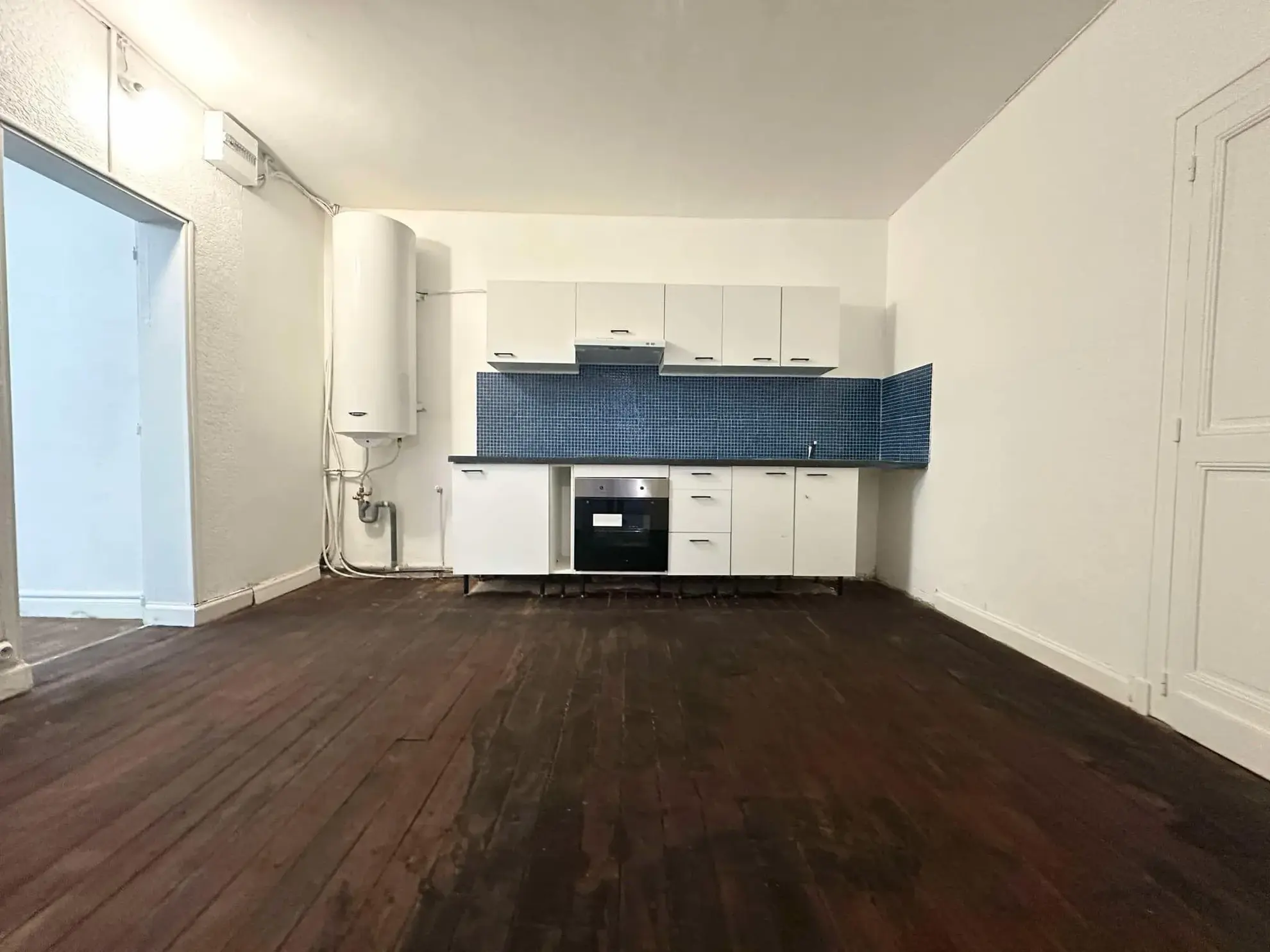 Immeuble de 214 m² avec local commercial et appartement à Bruyères-et-Montbérault 