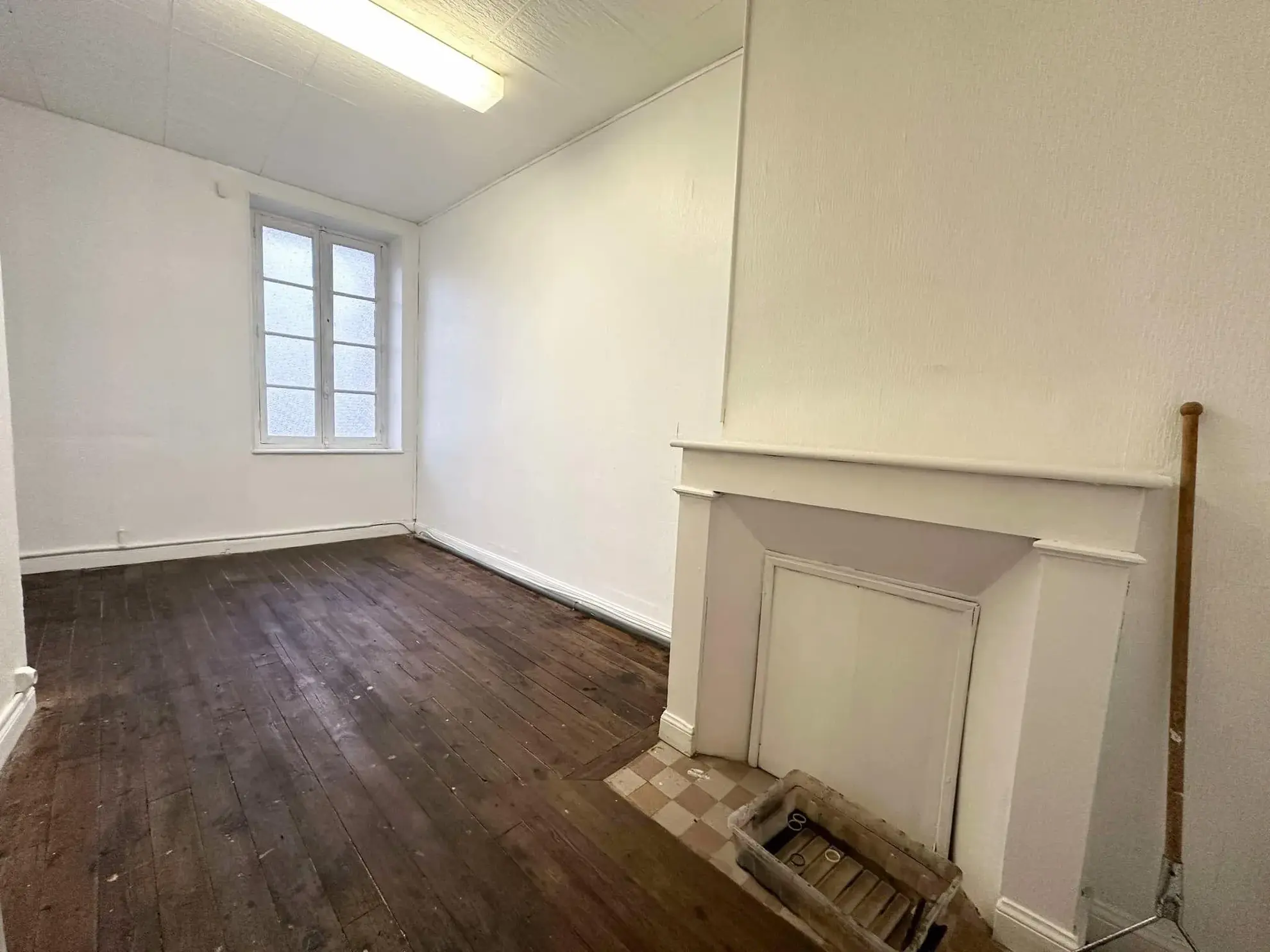 Immeuble de 214 m² avec local commercial et appartement à Bruyères-et-Montbérault 