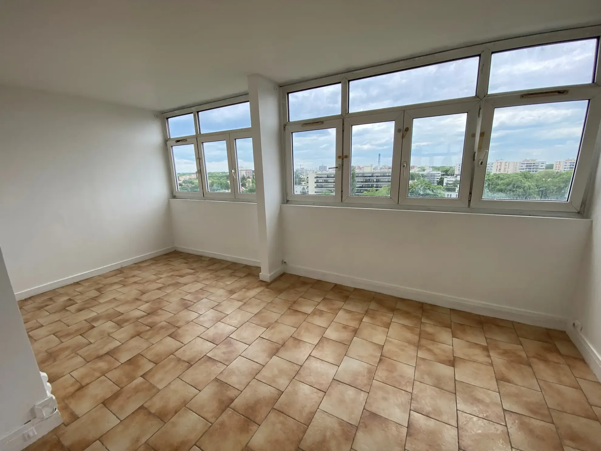 A vendre appartement 3 pièces à Evry - 58m², parking et cave