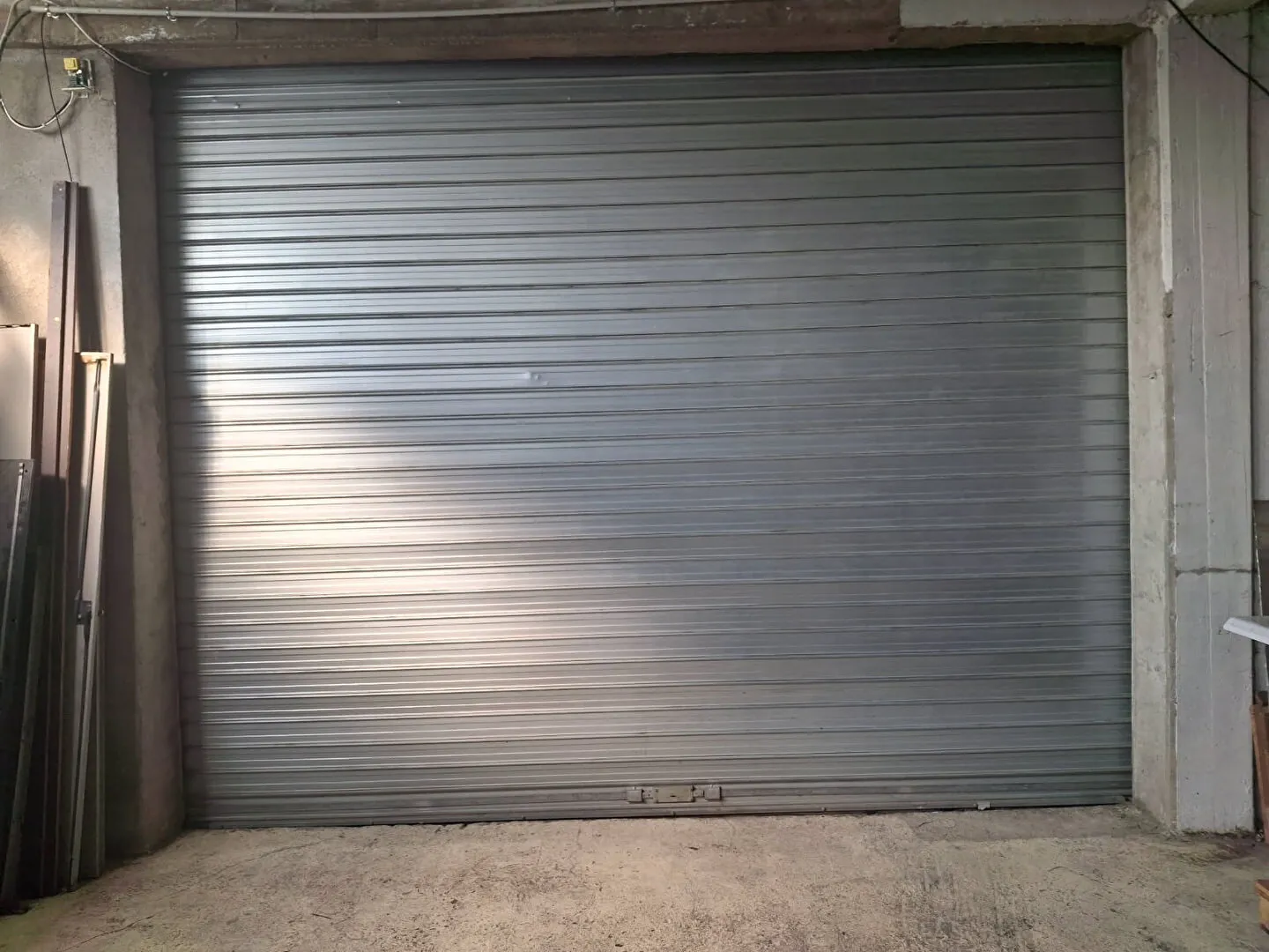 Dépôt de 265 m² à Saint Ferréol d'Auroure pour artisans et stockage 