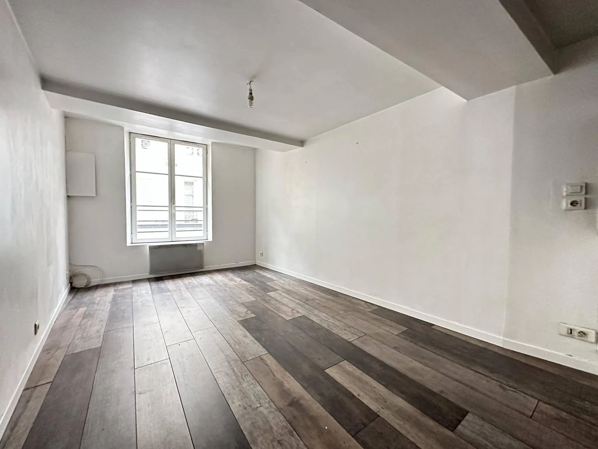 Maison de ville à Laon de 52 m² avec potentiel, cave et grenier aménageable 