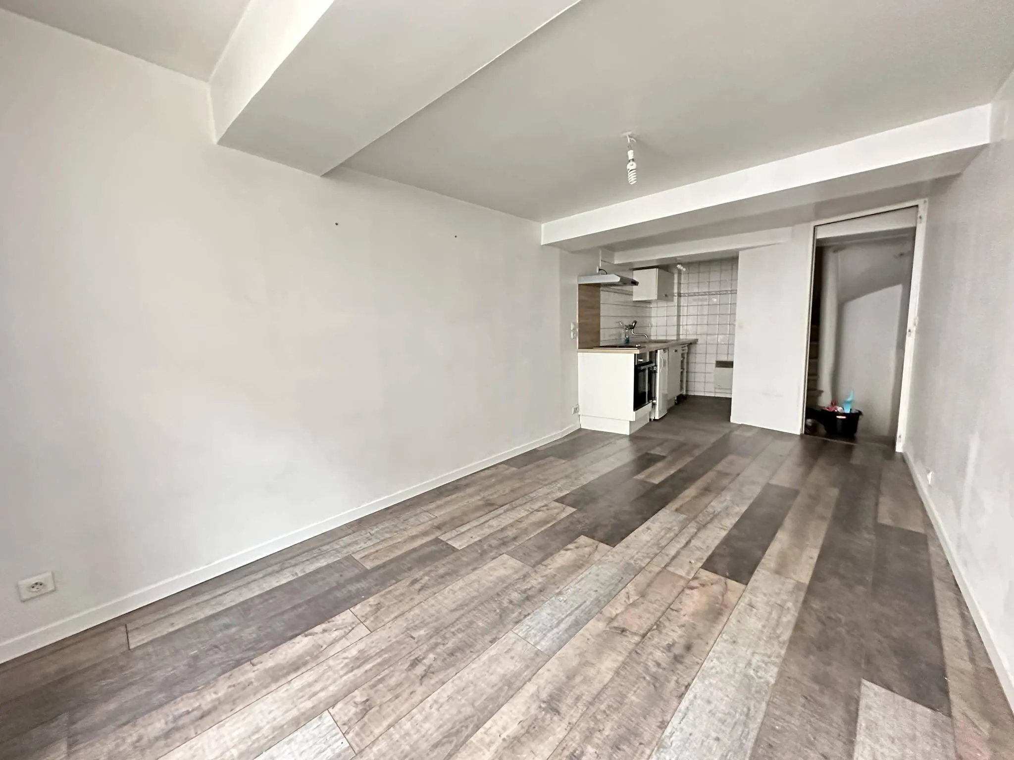 Maison de ville à Laon de 52 m² avec potentiel, cave et grenier aménageable 