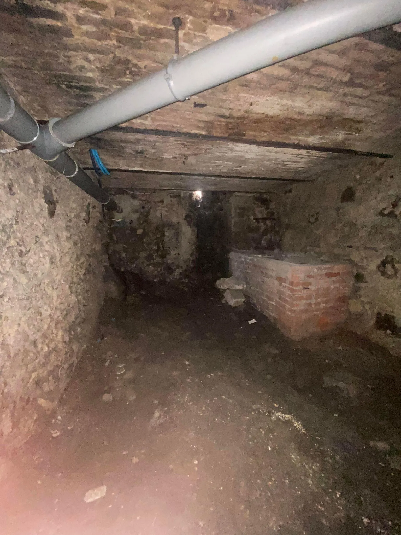 Maison de ville à Laon de 52 m² avec potentiel, cave et grenier aménageable 