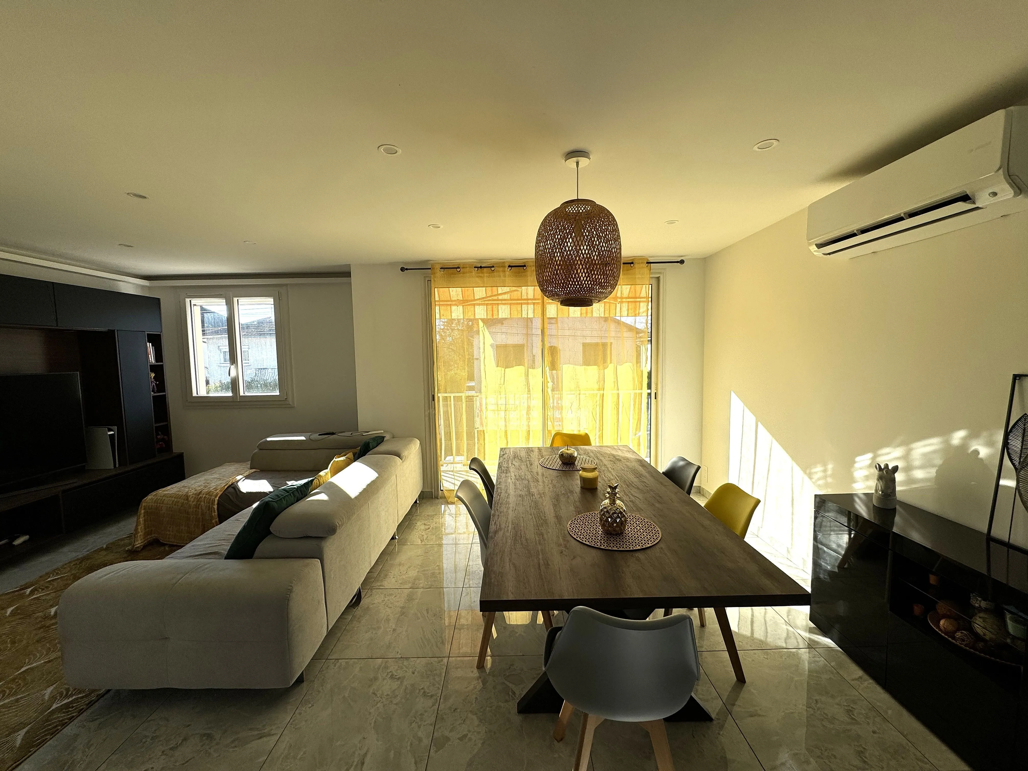 Villa rénovée de 110 m² à Mably avec terrain clos, 3 chambres, modernisée en 2024 