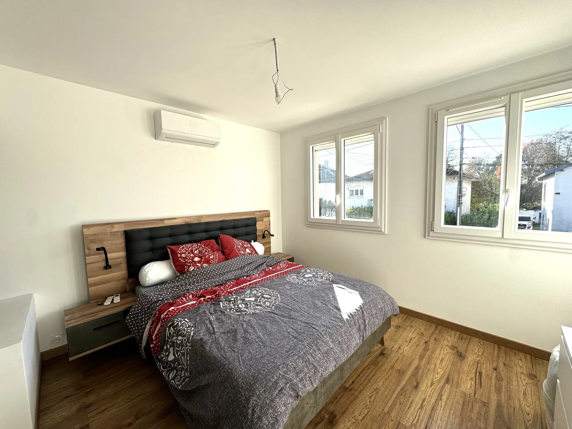 Villa rénovée de 110 m² à Mably avec terrain clos, 3 chambres, modernisée en 2024 