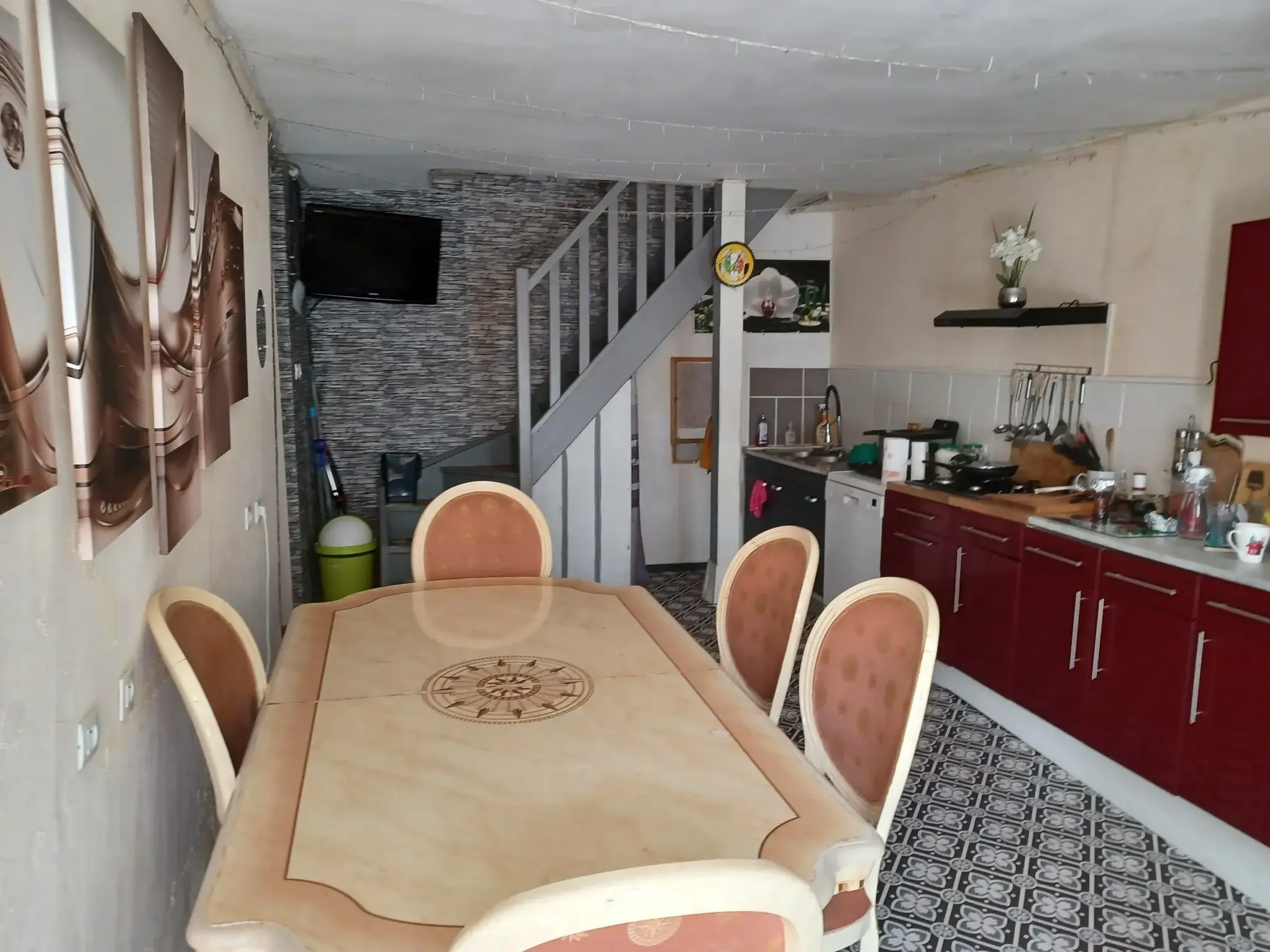 Maison ancienne de 140 m² à Roquecourbe avec cave et vue agréable 