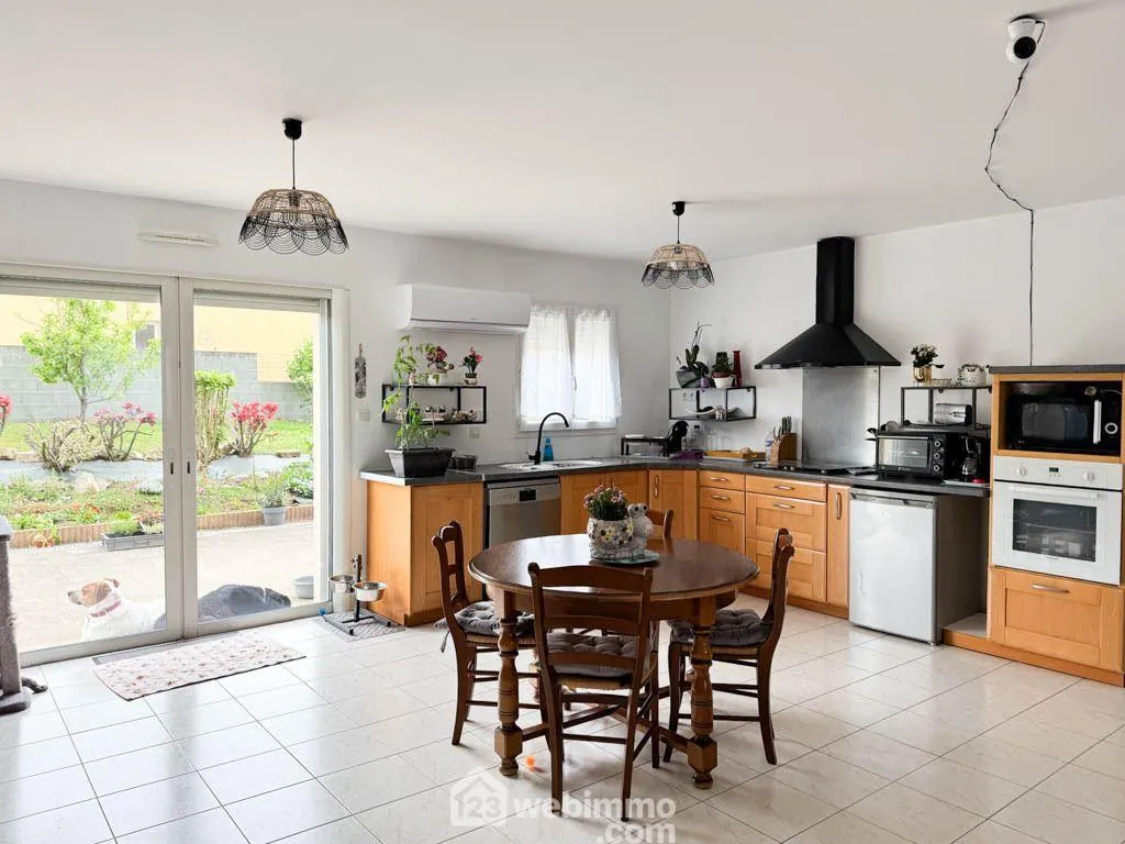 Maison à Loublande de 83m² avec 3 chambres et terrain de 1230 m² 