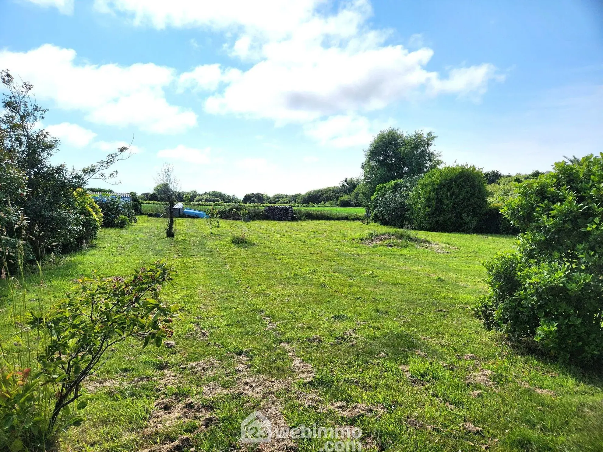 Maison à vendre de 104m² à Pleumeur-Bodou avec grand terrain en secteur paisible 