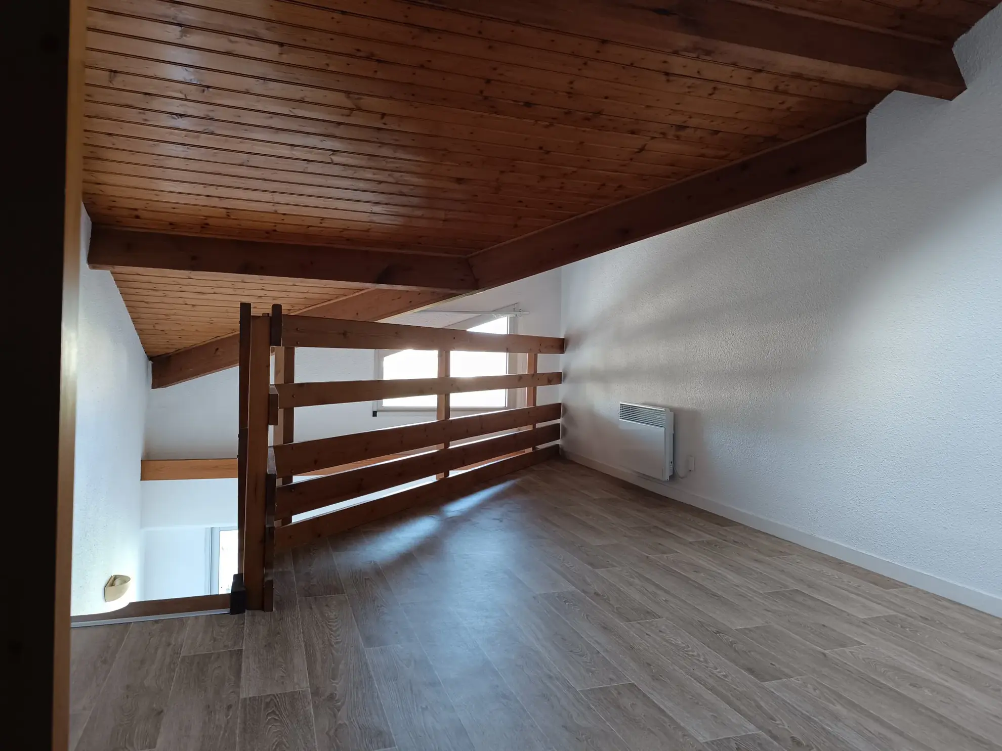 Appartement T2 en duplex avec balcon, parking privé à Meschers-sur-Gironde 