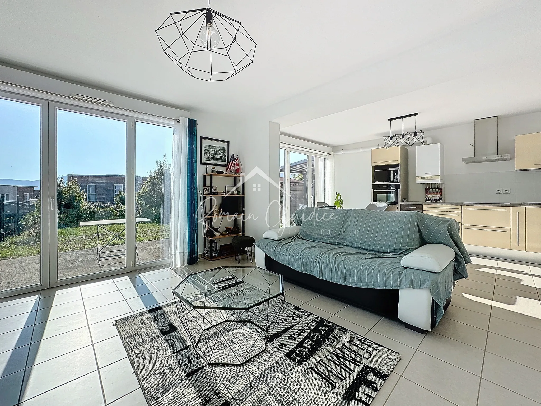 Appartement F3 de 66 m² avec jardin privé et parking à Millau 