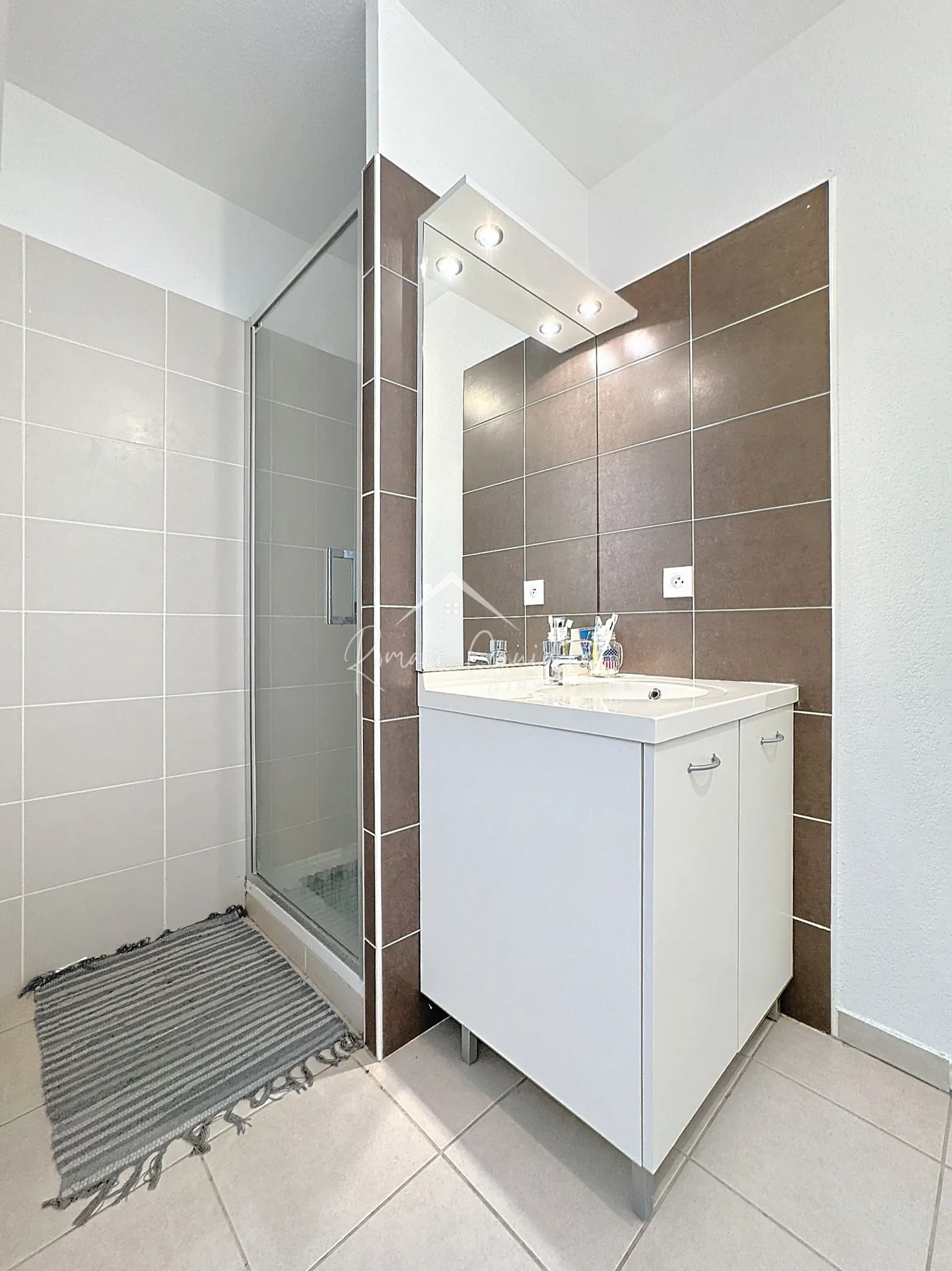 Appartement F3 de 66 m² avec jardin privé et parking à Millau 