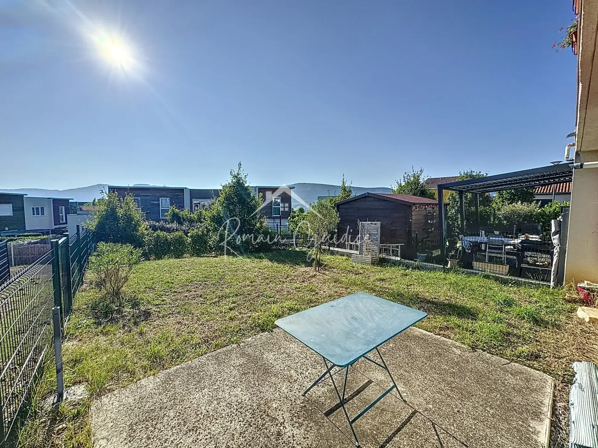 Appartement F3 de 66 m² avec jardin privé et parking à Millau 