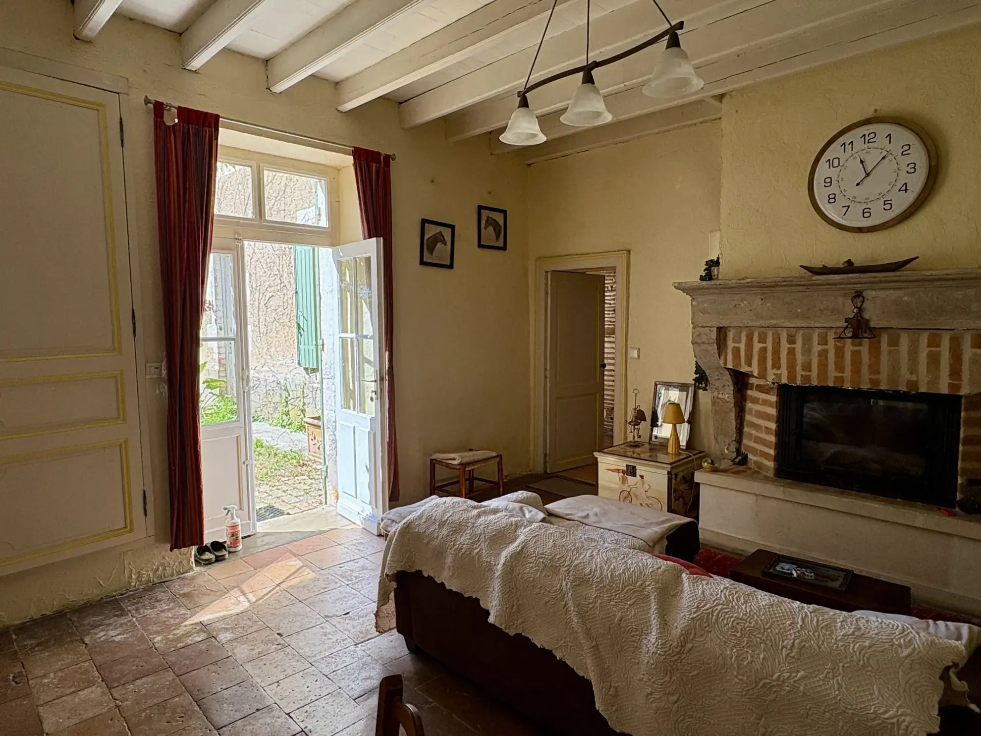 Belle maison en pierre à rénover à Aillas, 176 m² avec dépendance et charmant cachet authentique 