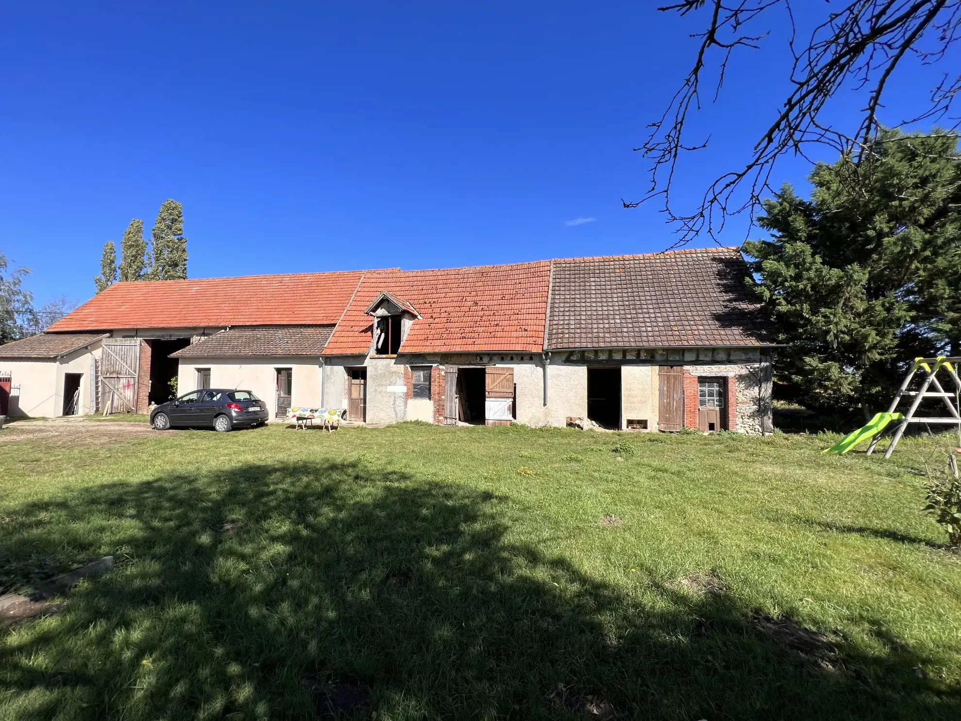 Garage et dépendance à rénover à Boutigny-Prouais - Opportunité immobilière