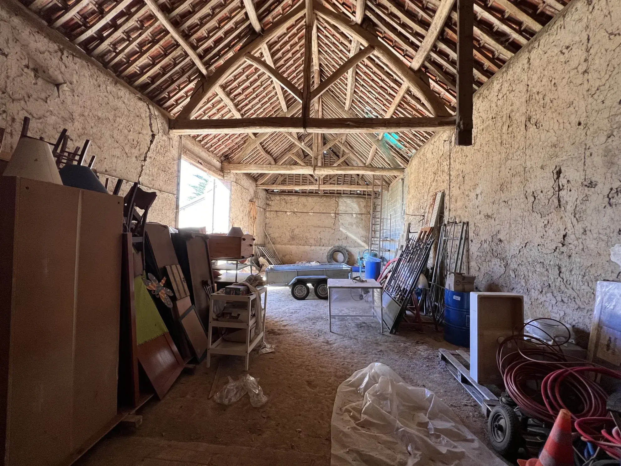 Garage et dépendance à rénover à Boutigny-Prouais - Opportunité immobilière 