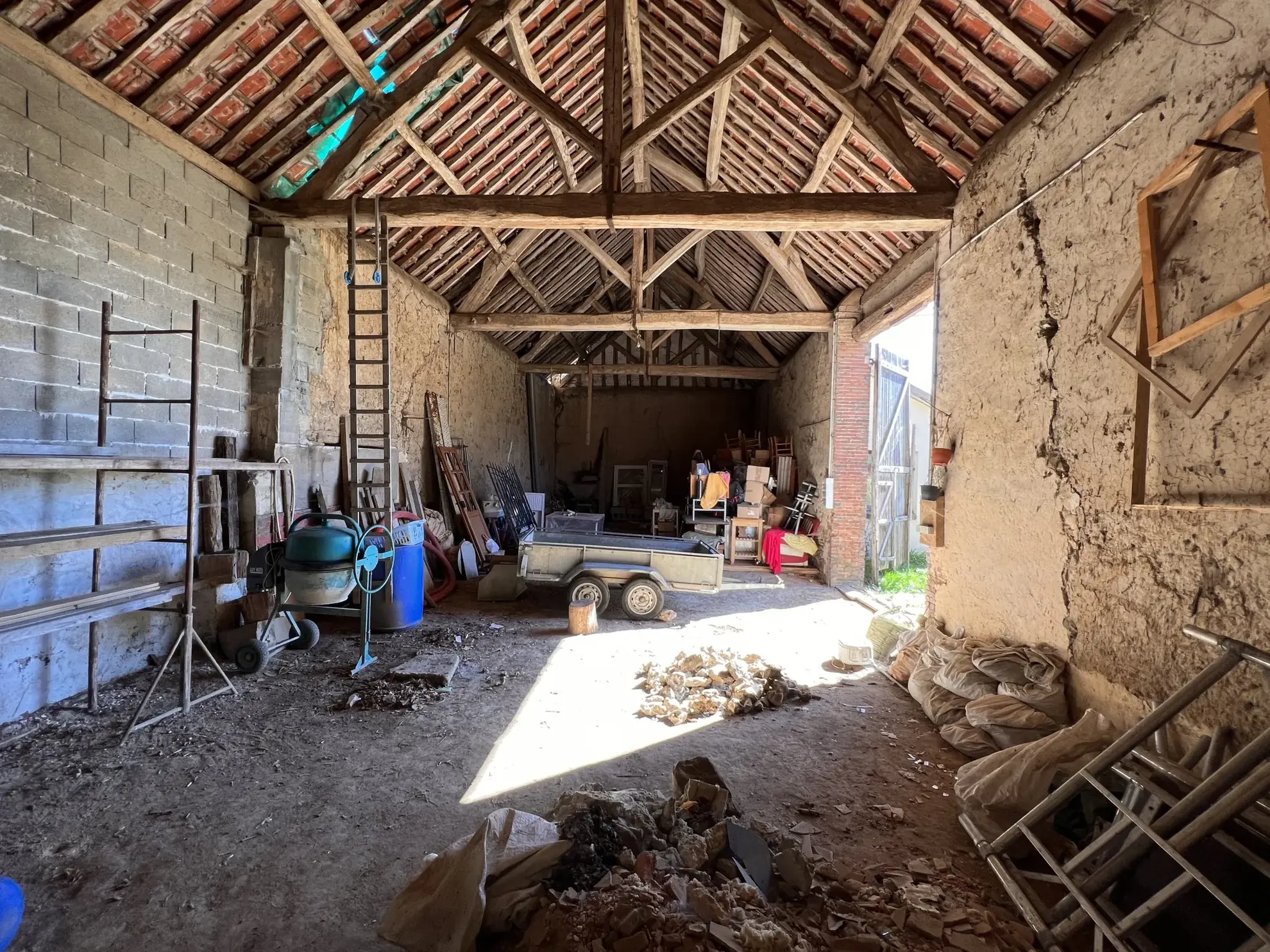 Garage et dépendance à rénover à Boutigny-Prouais - Opportunité immobilière 