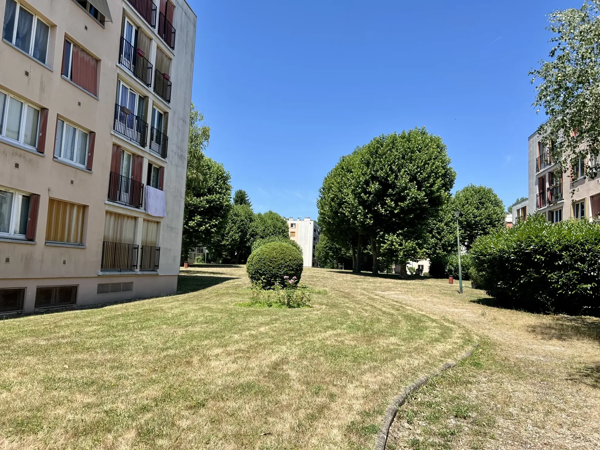 Appartement 3 pièces lumineux à Bièvres avec parking et cave - Résidence sécurisée 