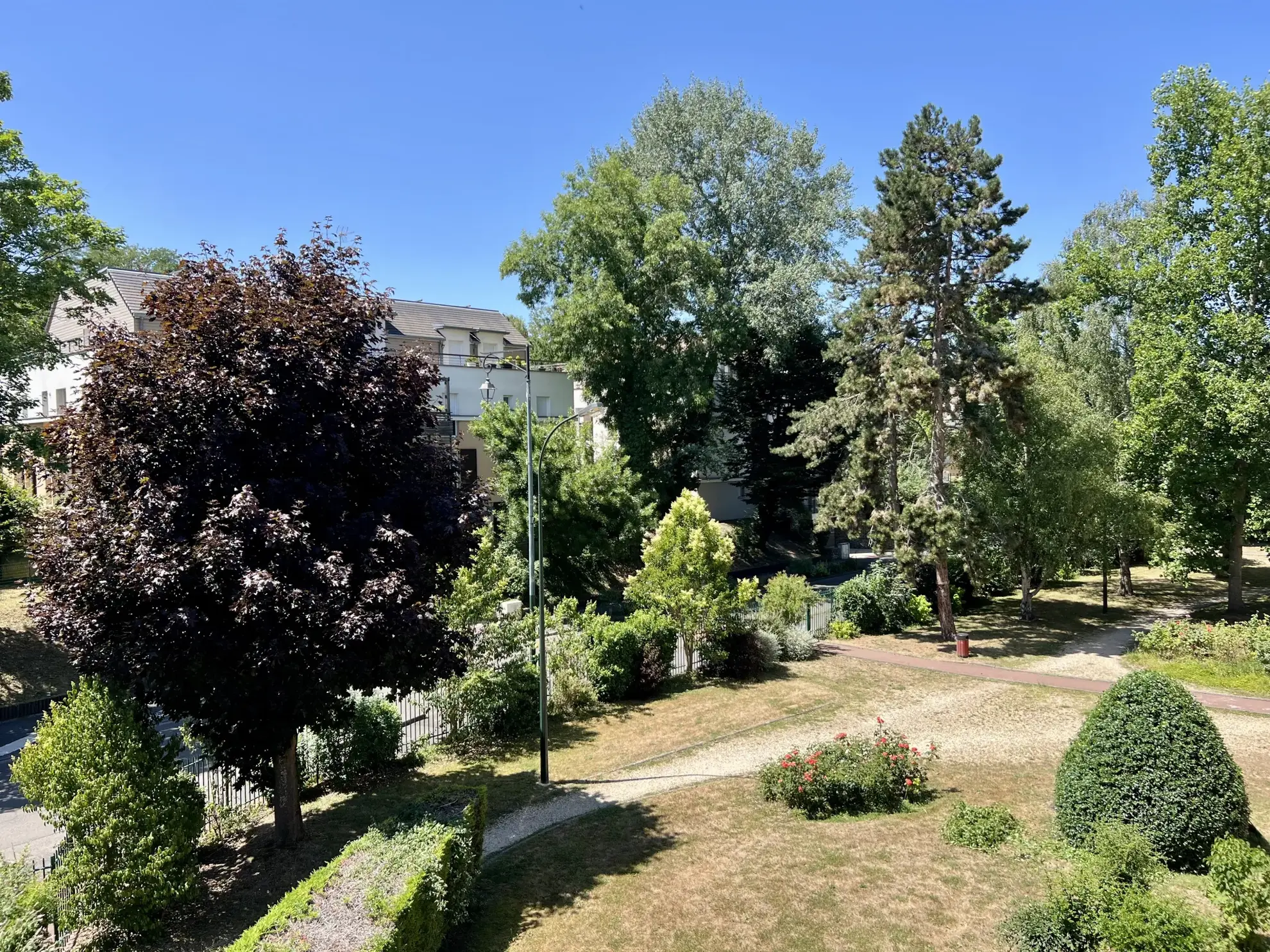 Appartement 3 pièces lumineux à Bièvres avec parking et cave - Résidence sécurisée 