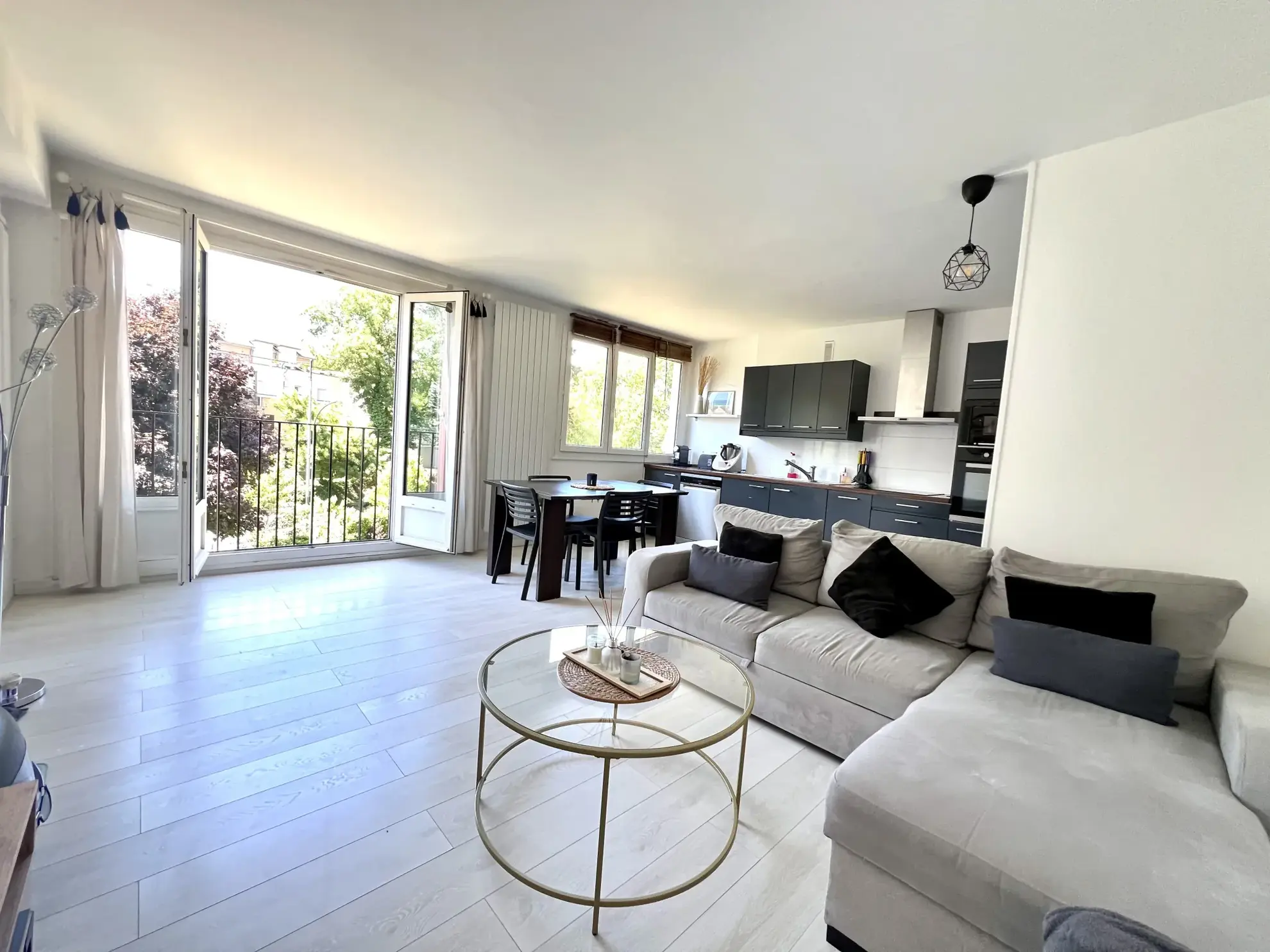 Appartement 3 pièces lumineux à Bièvres avec parking et cave - Résidence sécurisée 