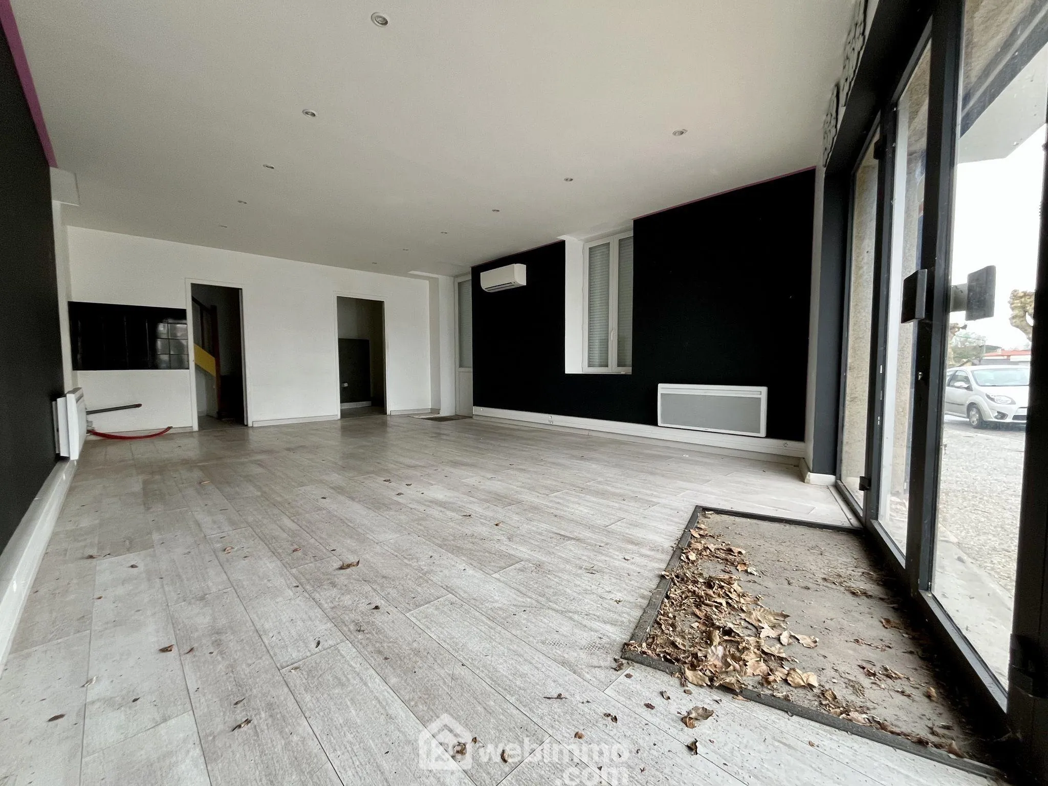 Local commercial de 50 m² à vendre à Listrac-Médoc avec grande vitrine