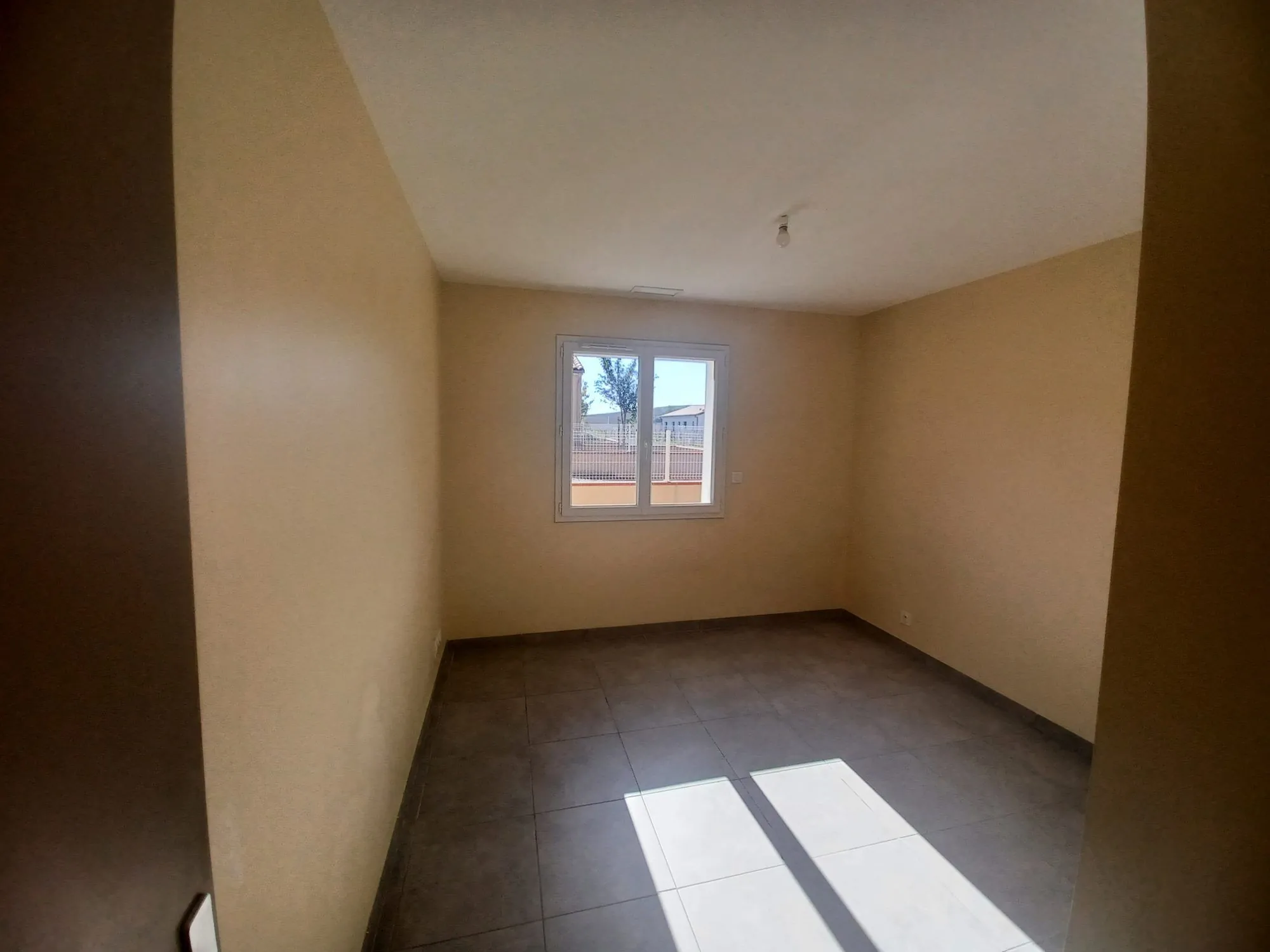 Maison récente de plain-pied avec jardin à Vénès, Tarn 