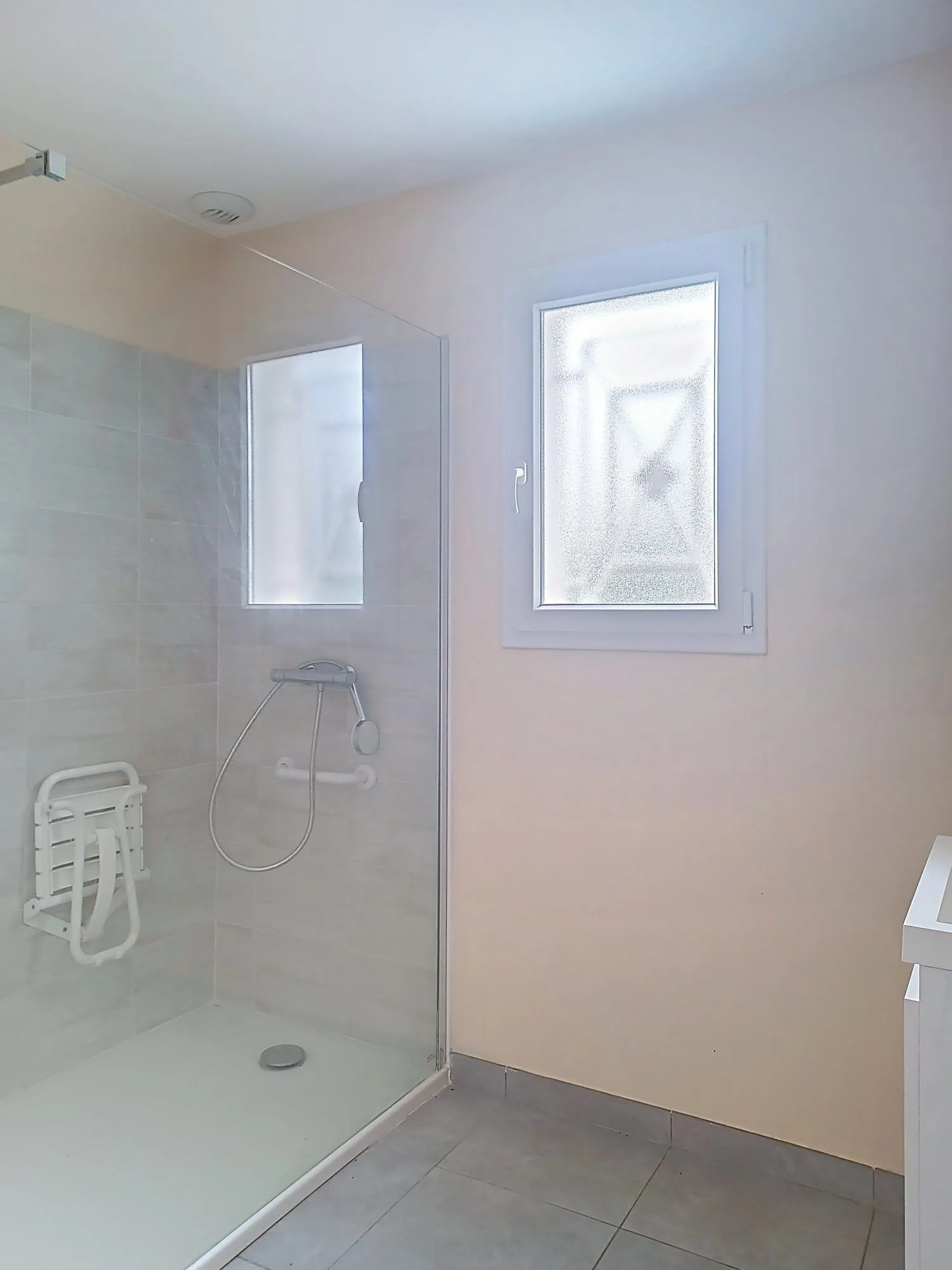 Maison de plain-pied à Vénès dans le Tarn avec jardin et terrasse 