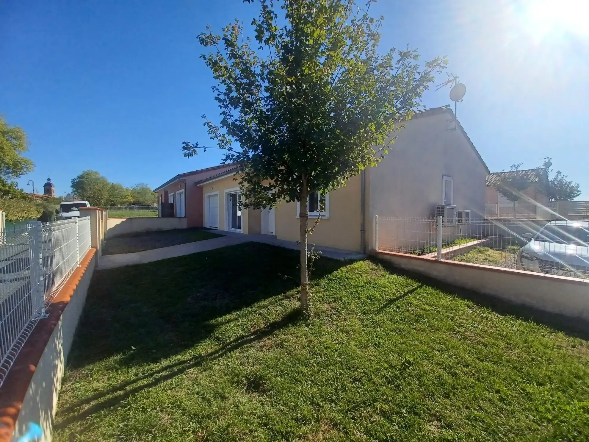 Maison de plain-pied à Vénès dans le Tarn avec jardin et terrasse 