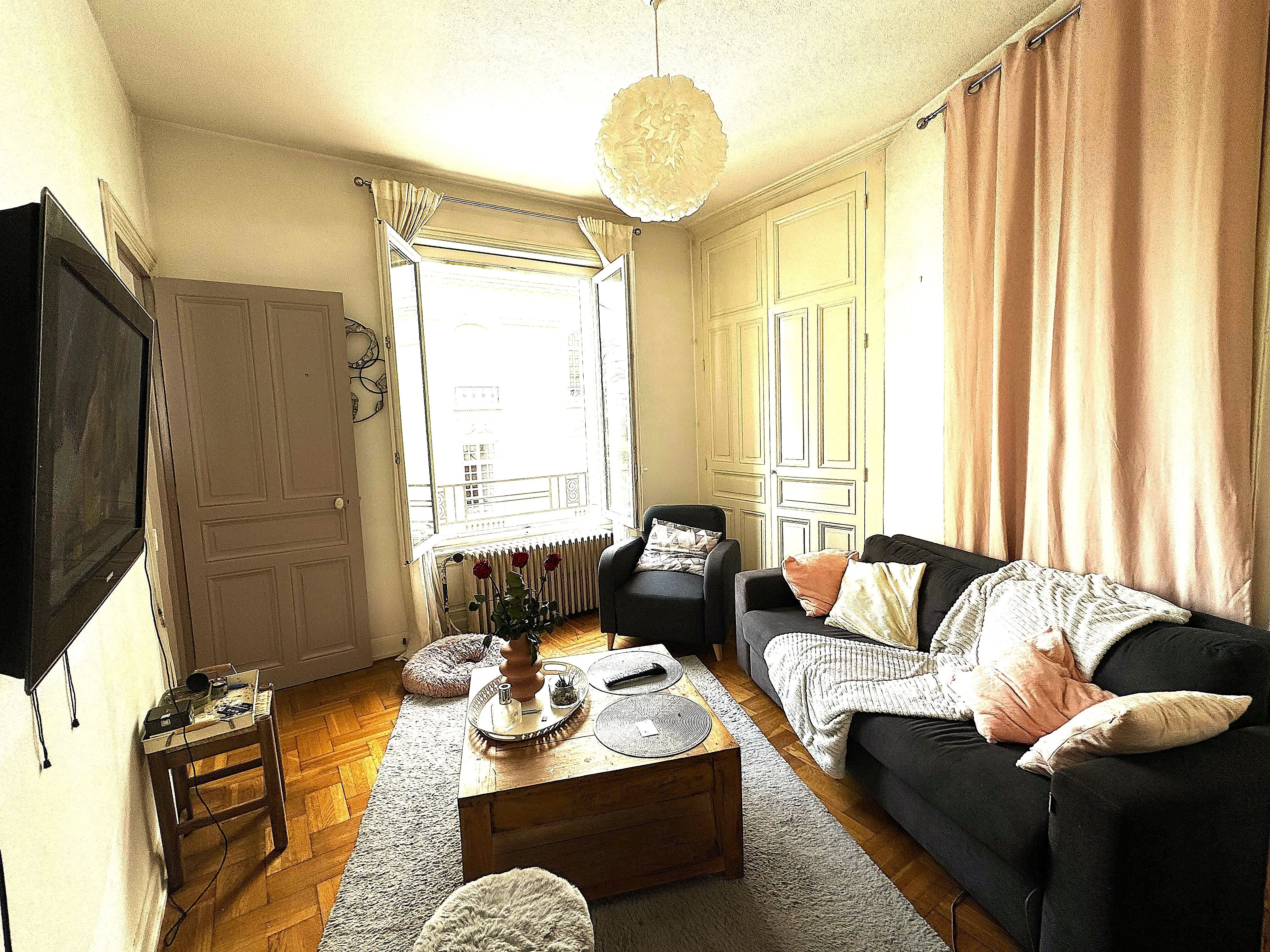 Charmante maison de ville de 90 m² au cœur de Roanne, idéale pour habitation ou commerce 