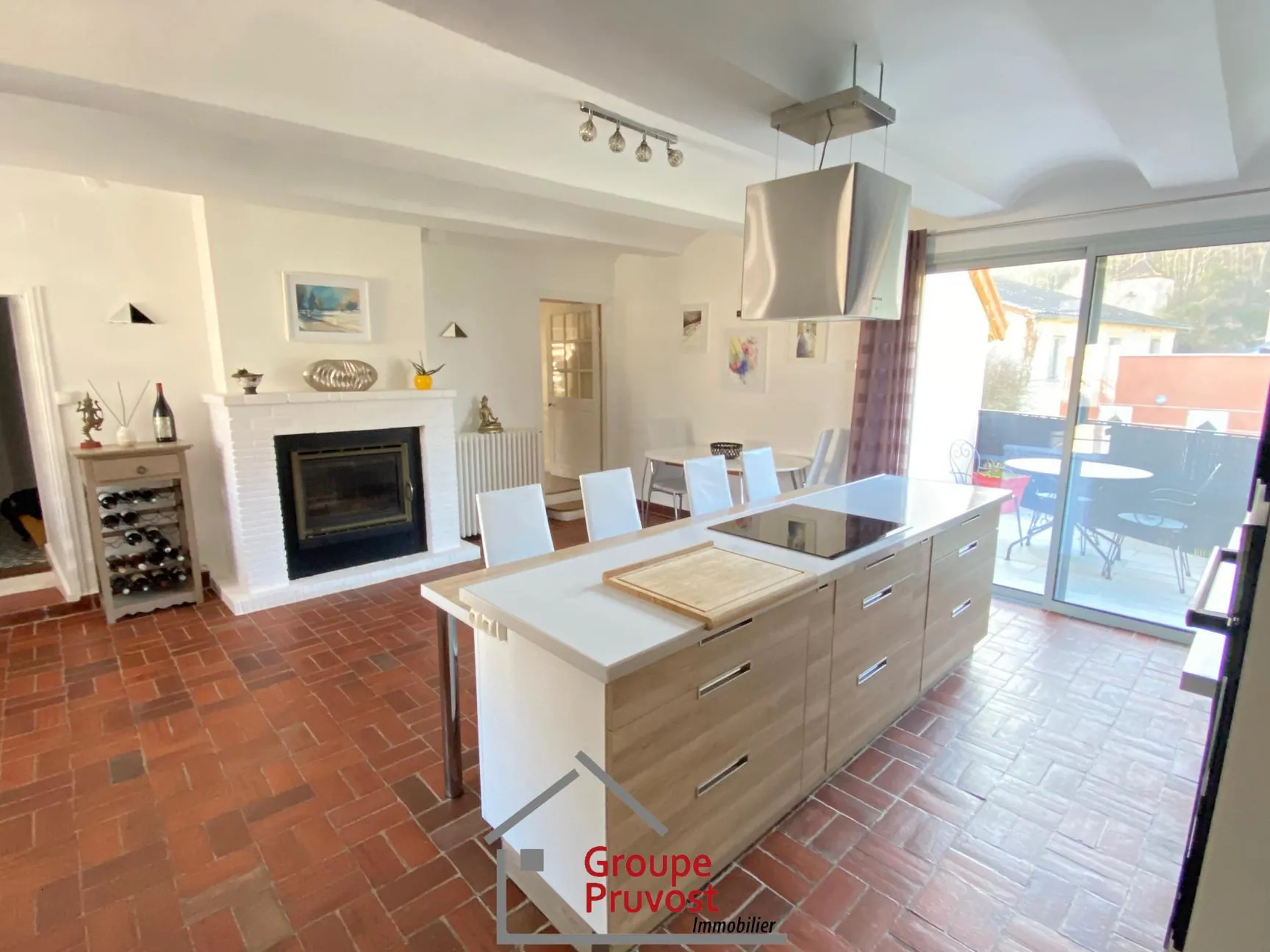 Maison en pierre avec dépendance et jardin à Cluny, à 6 km 