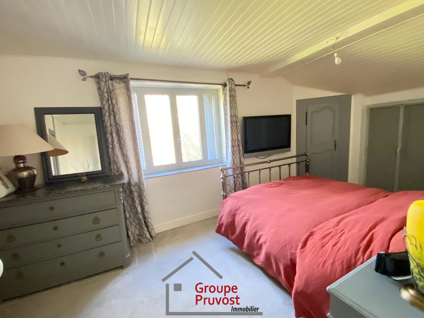 Maison en pierre avec dépendance et jardin à Cluny, à 6 km 